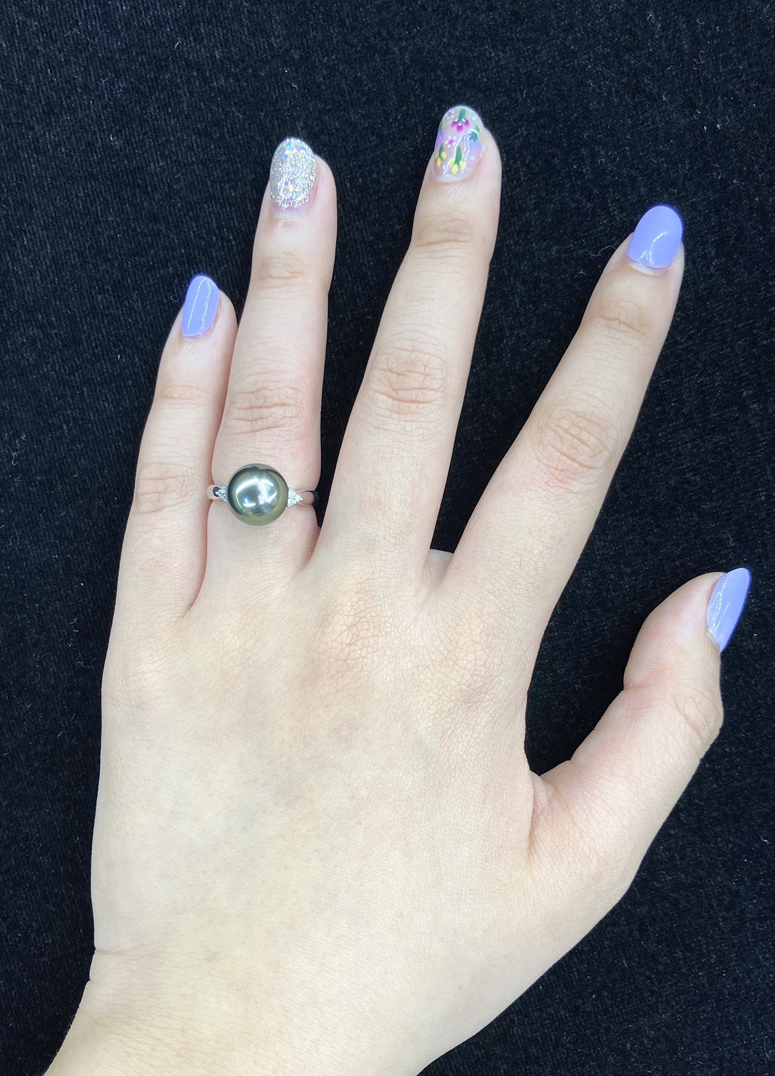 A CULTURED TAHITIAN PEARL AND DIAMOND RING - Image 5 of 5