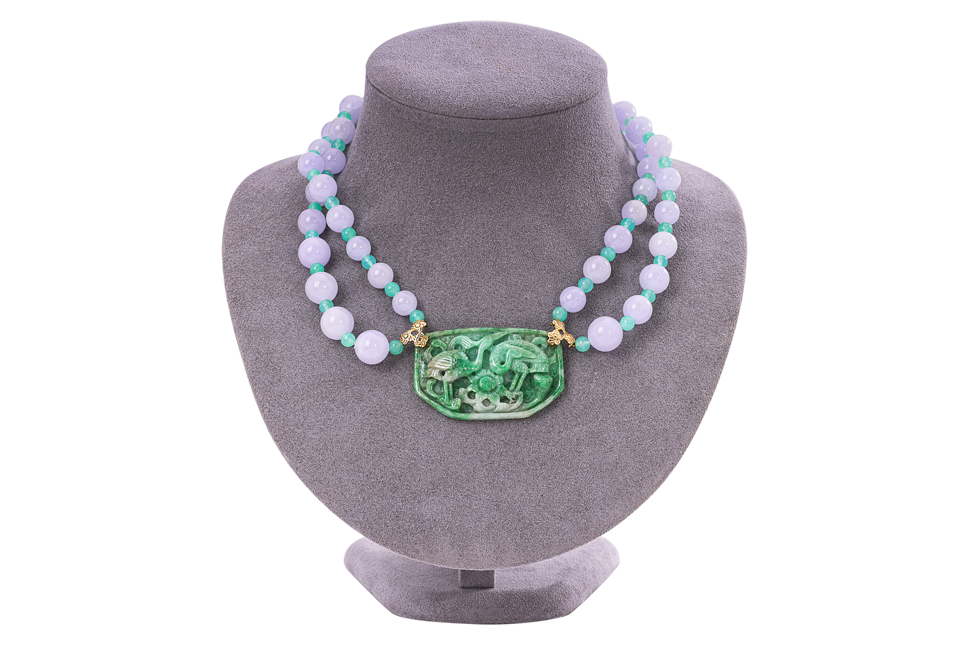 A SUITE OF JADE AND QUARTZ JEWELLERY - Image 4 of 4