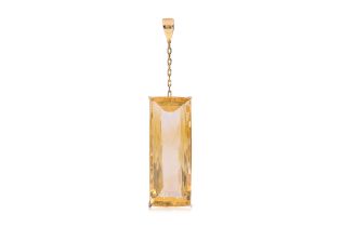 A LARGE CITRINE AND GOLD PENDANT