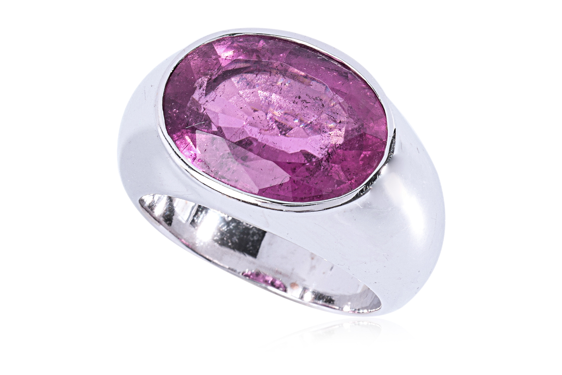 A PINK TOURMALINE AND WHITE GOLD RING