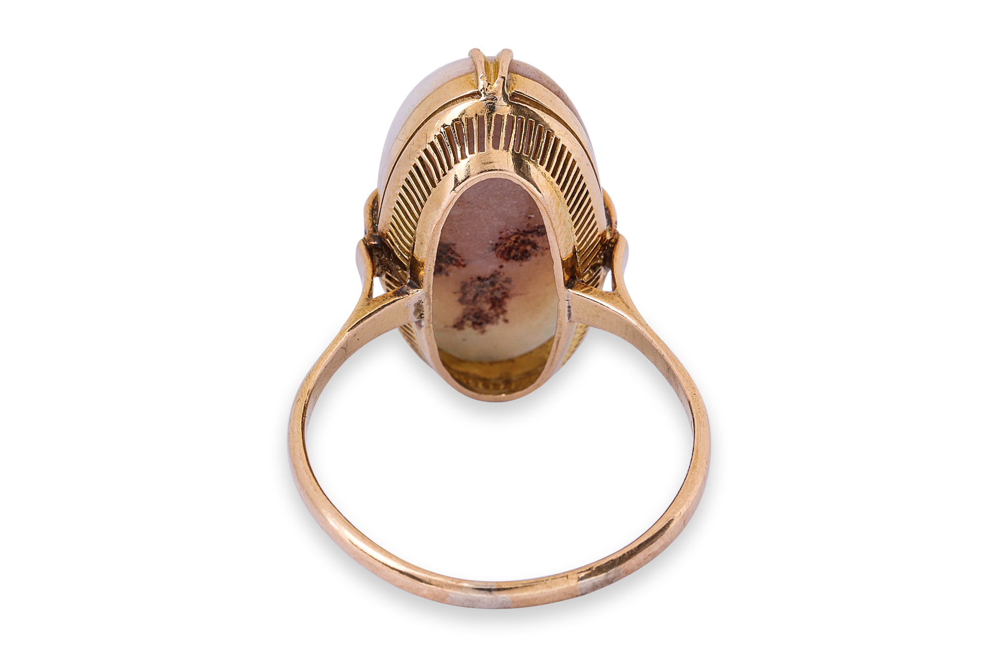 A WHITE OPAL AND YELLOW GOLD RING - Image 3 of 4