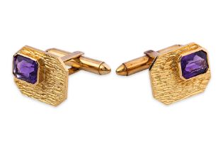 A PAIR OF AMETHYST AND TEXTURED GOLD CUFFLINKS