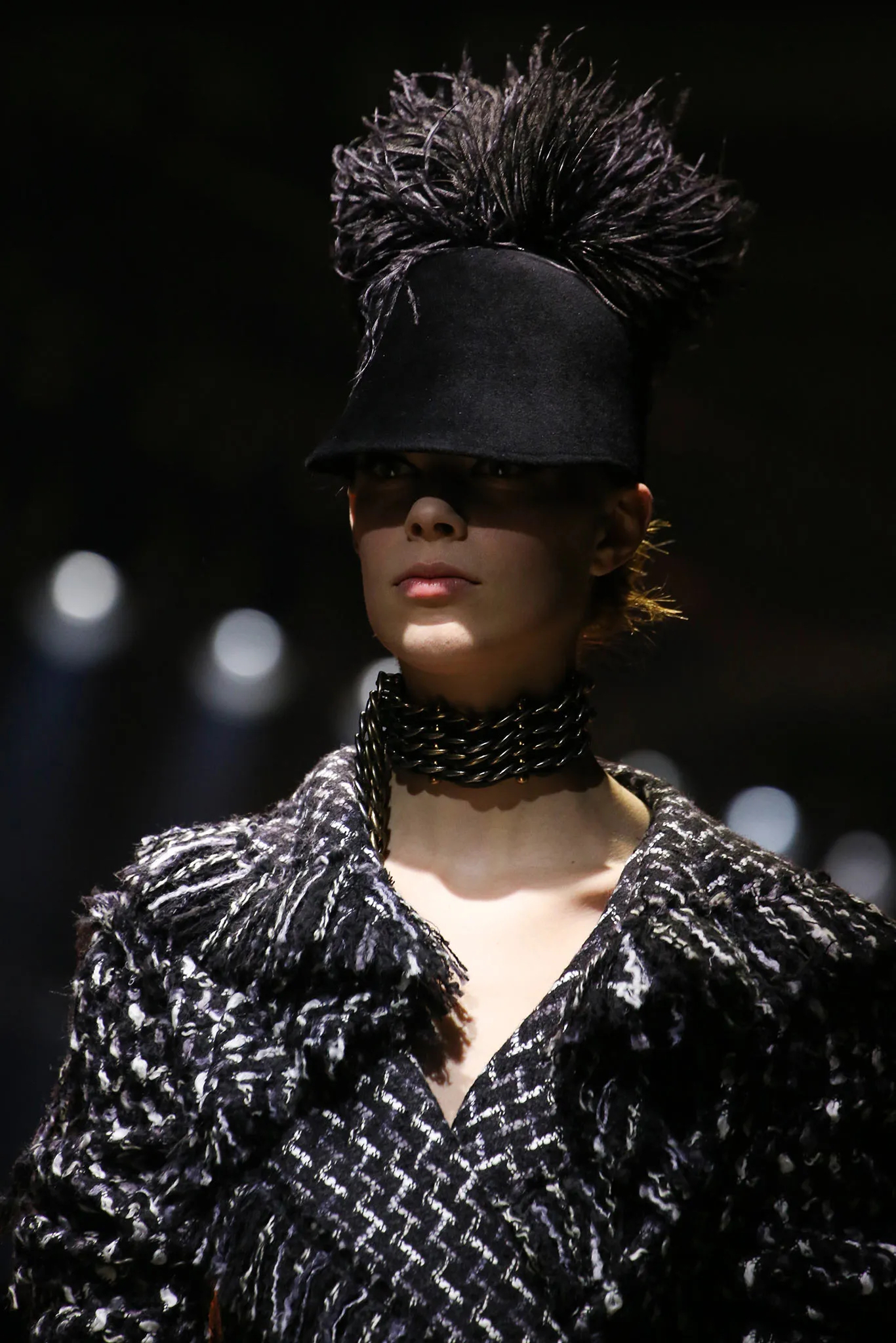 A LANVIN RABBIT FELT RIDING HAT WITH OSTRICH FEATHERS - Image 3 of 4