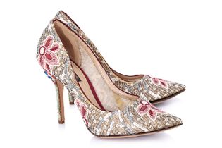 A DOLCE & GABBANA EMBELLISHED LEATHER PUMPS