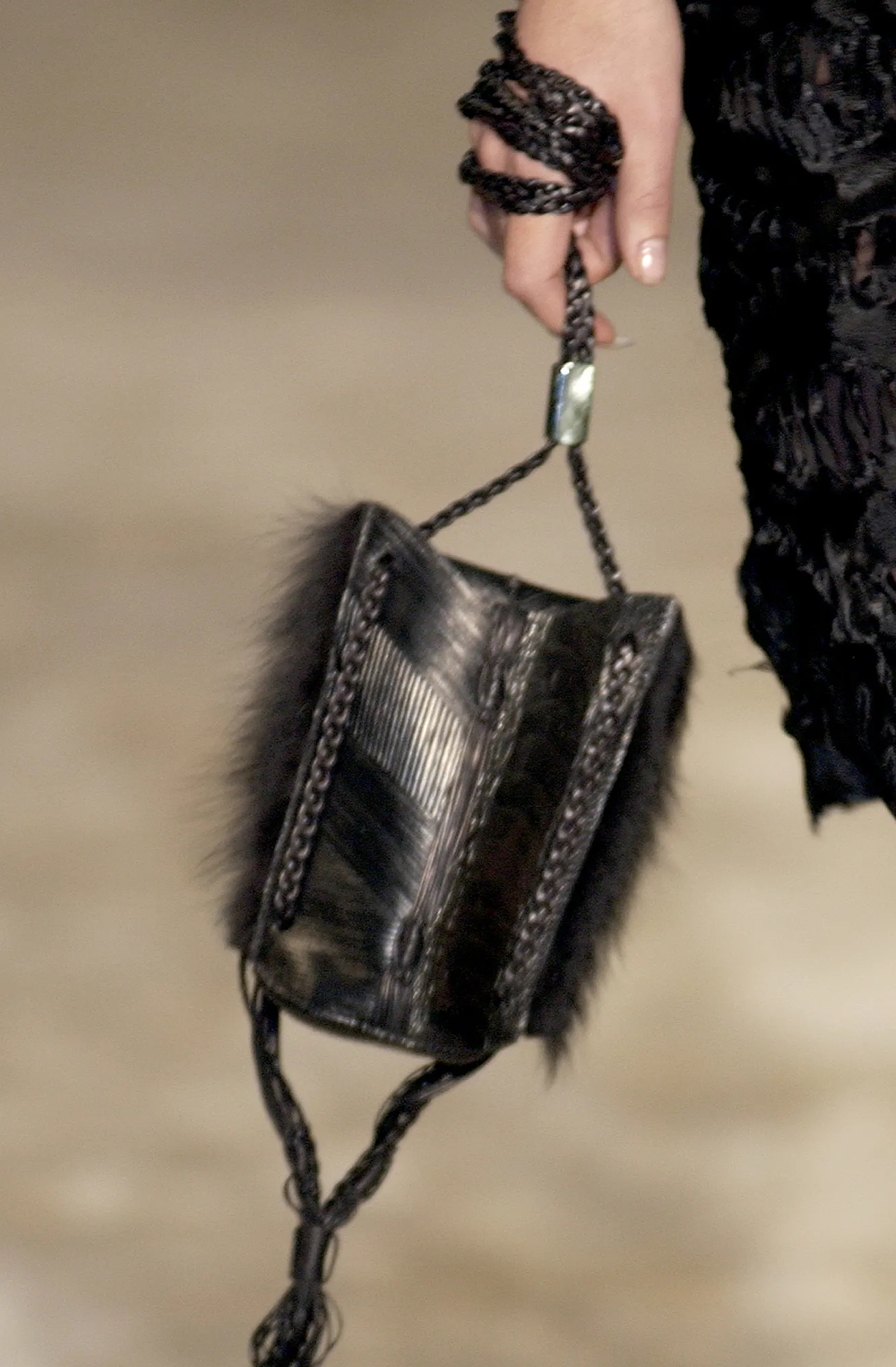 A GUCCI LEATHER EMBOSSED HANDBAG WITH FUR DETAILING - Image 3 of 4