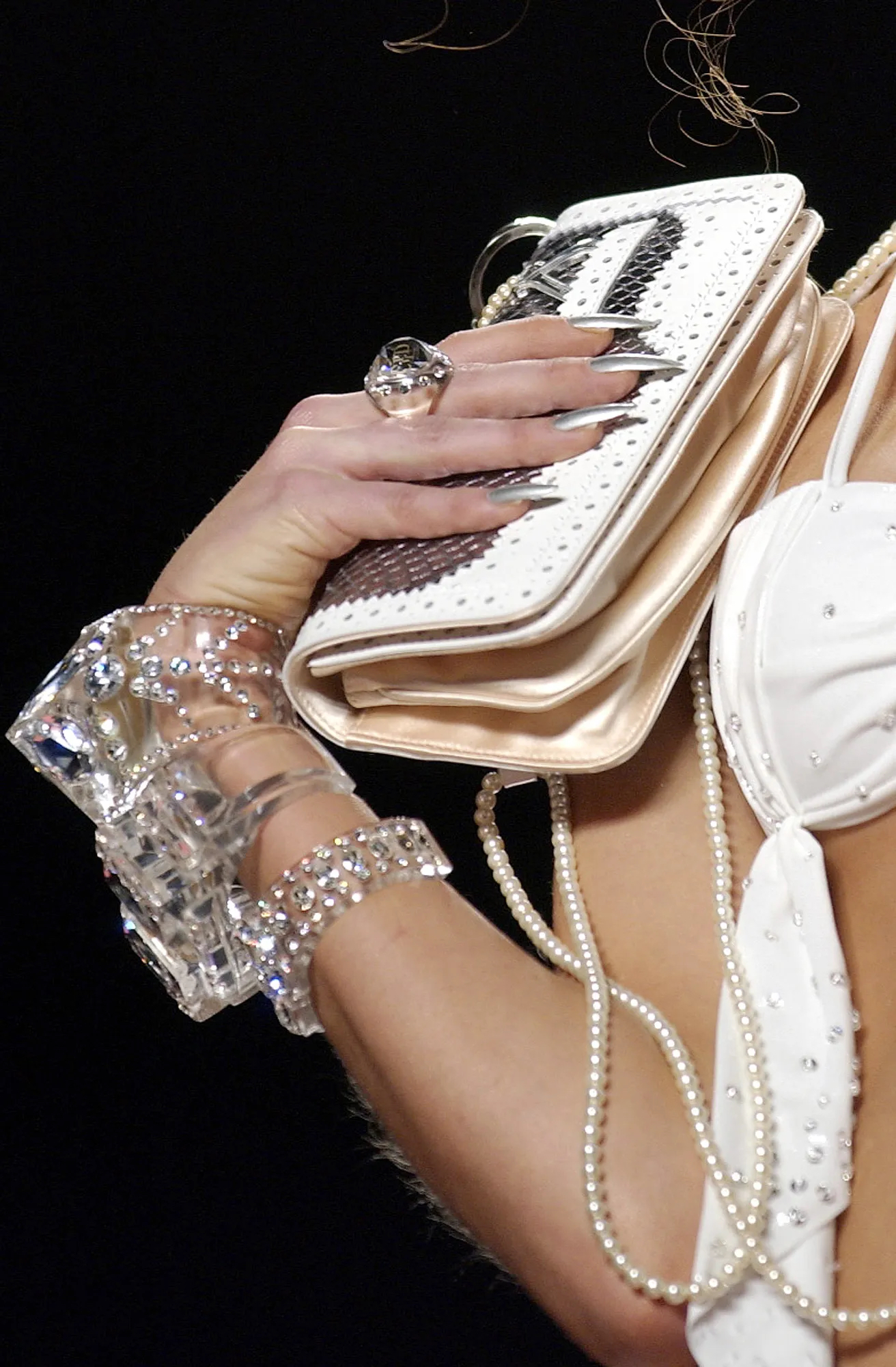 A CHRISTIAN DIOR 'D' TRICK BAG WITH FAUX PEARLS - Image 6 of 22