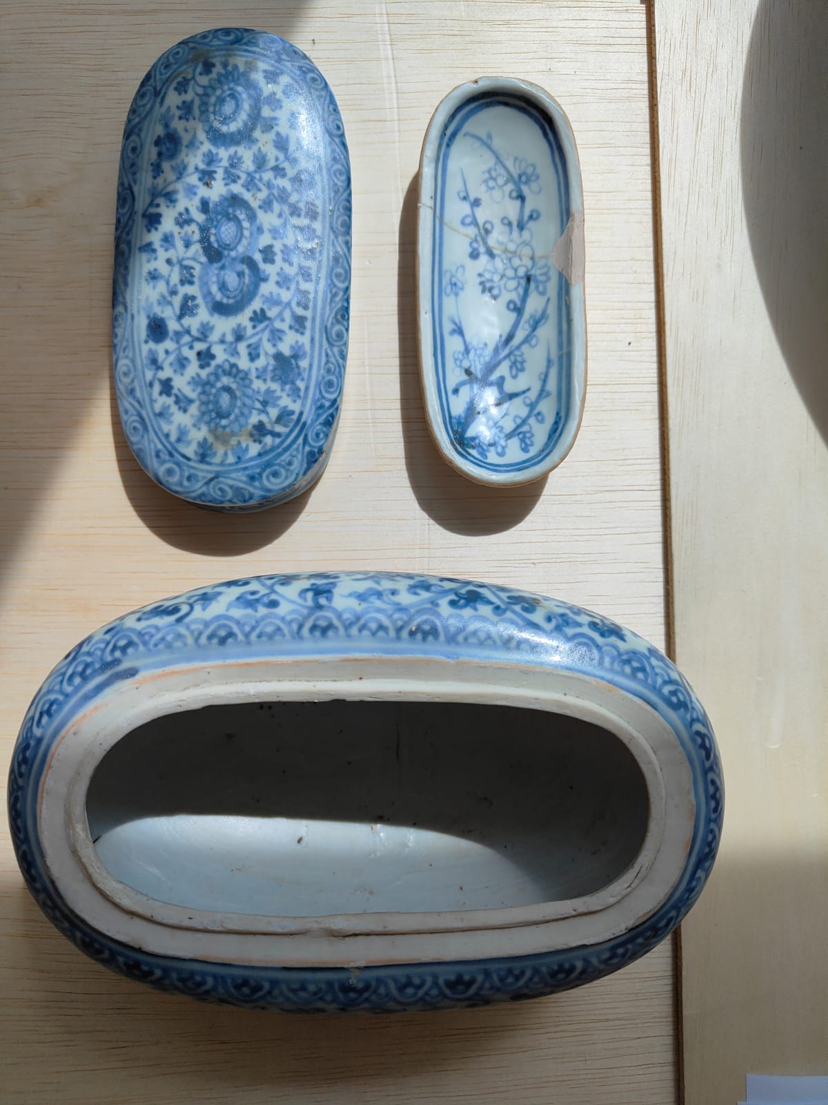 A BLUE AND WHITE OVAL BOX, COVER AND LINER - Image 11 of 17
