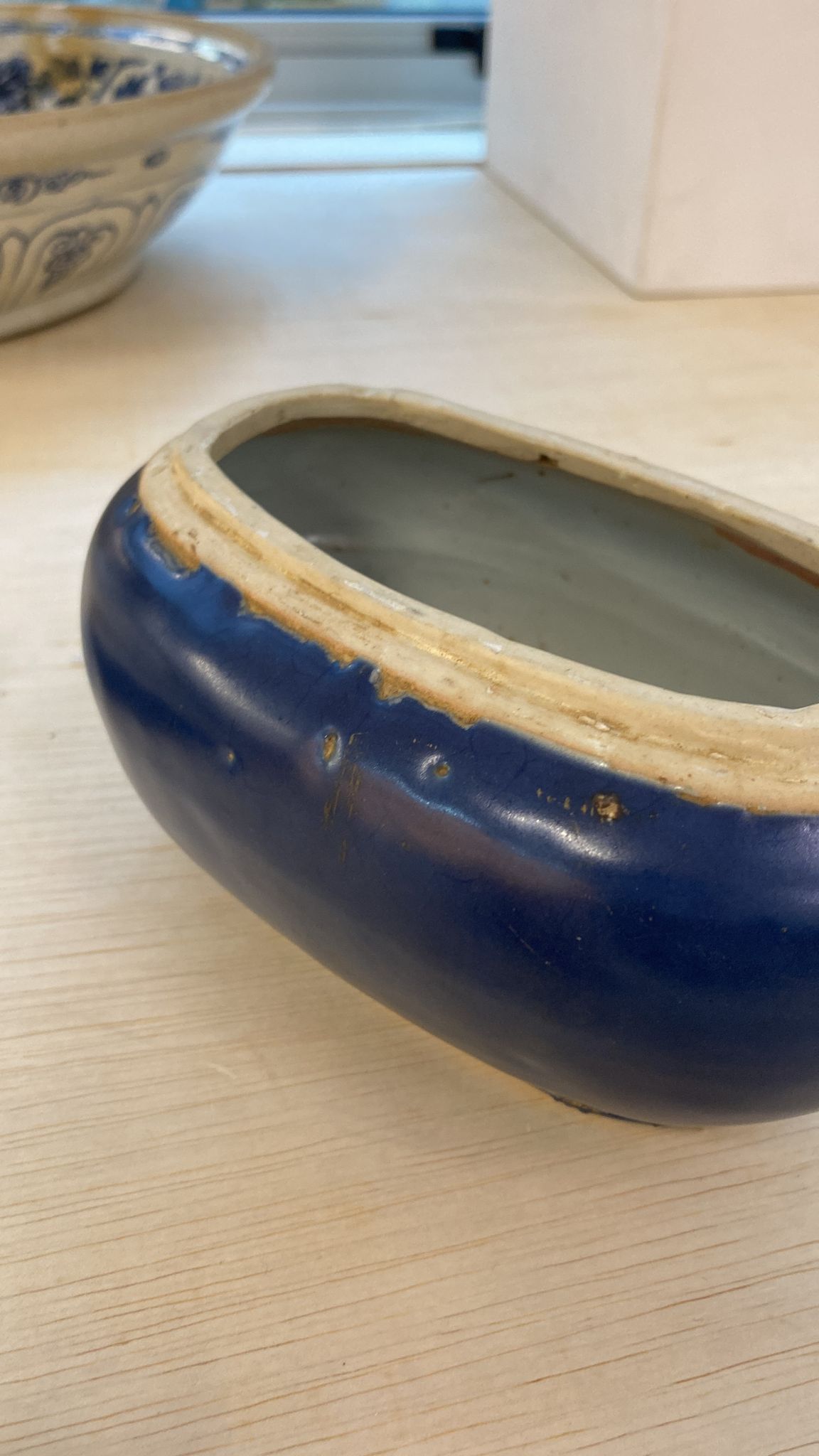 A MONOCHROME BLUE-GLAZED OVAL BOX, COVER AND LINER - Image 13 of 18