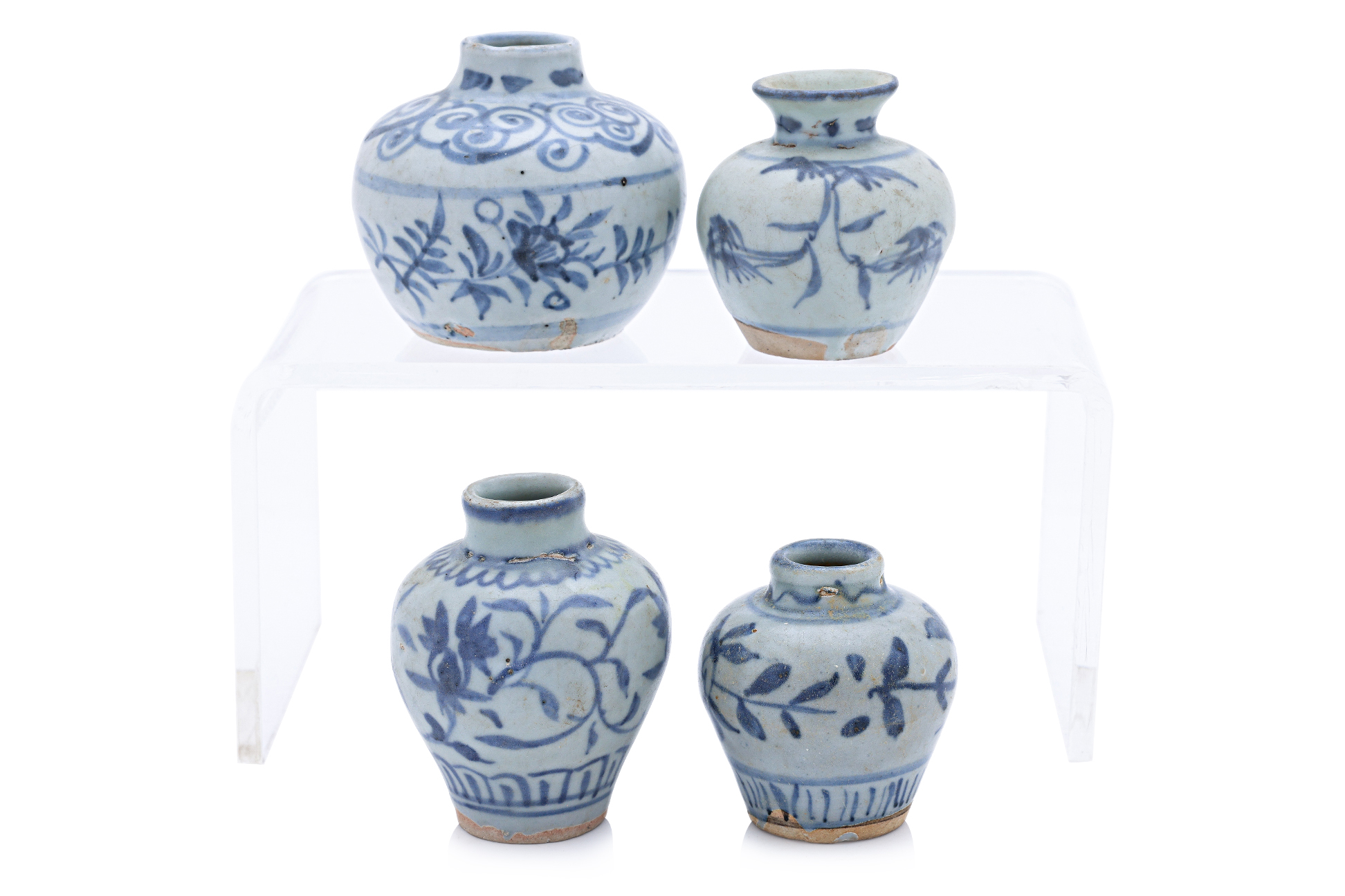 A GROUP OF FOUR SMALL BLUE AND WHITE JARS