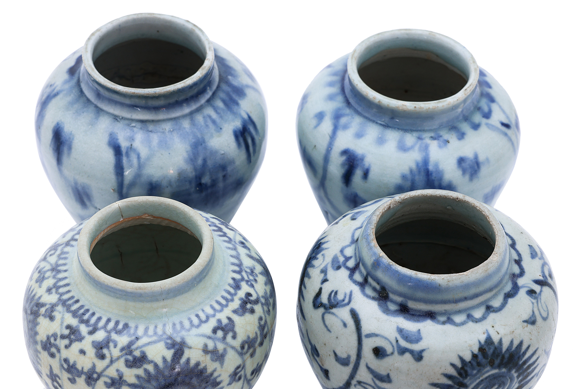 A GROUP OF FOUR BLUE AND WHITE LOTUS SCROLL JARS - Image 2 of 5