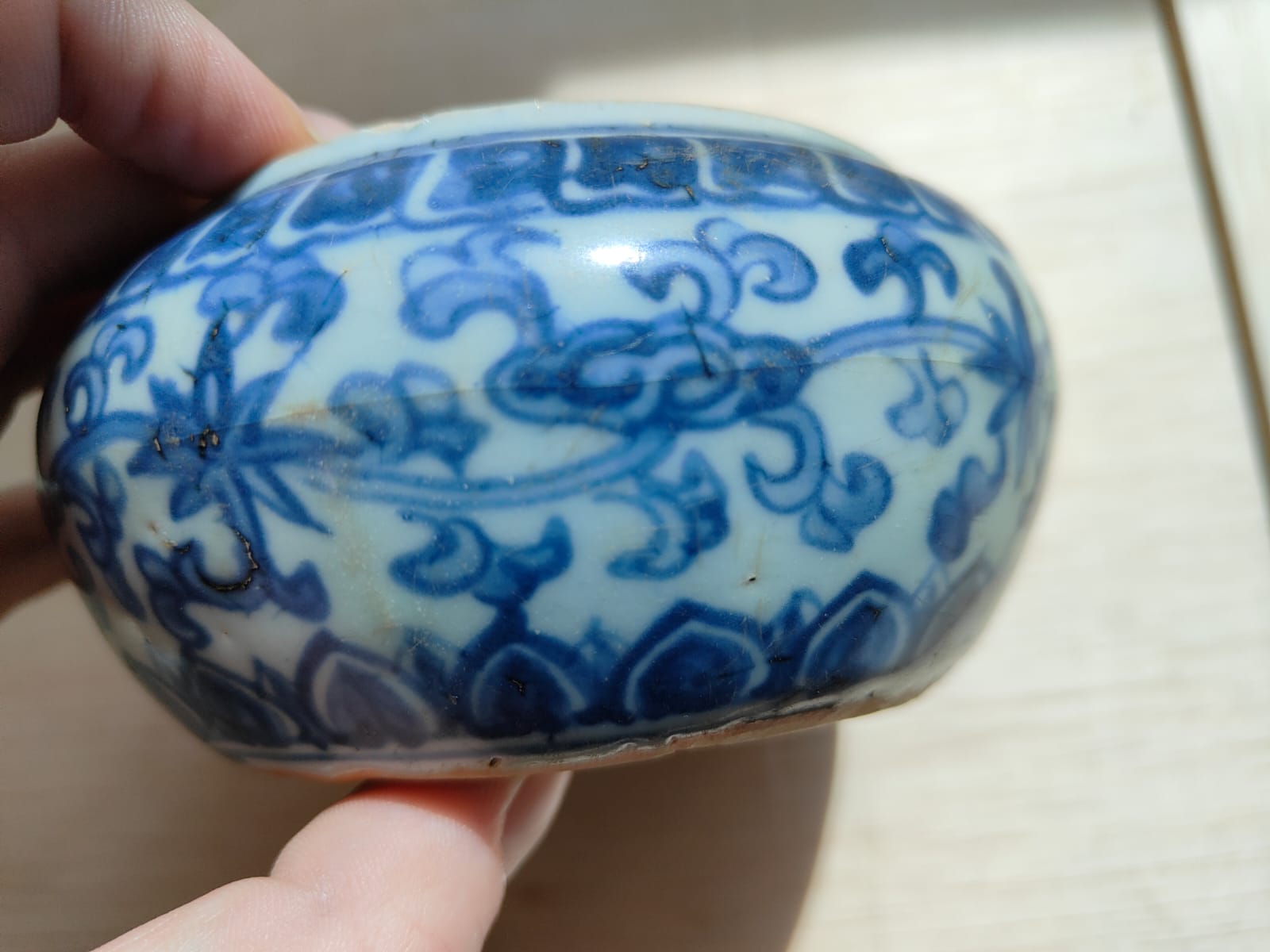 A BLUE AND WHITE PORCELAIN SQUAT BOWL AND COVER - Image 6 of 12