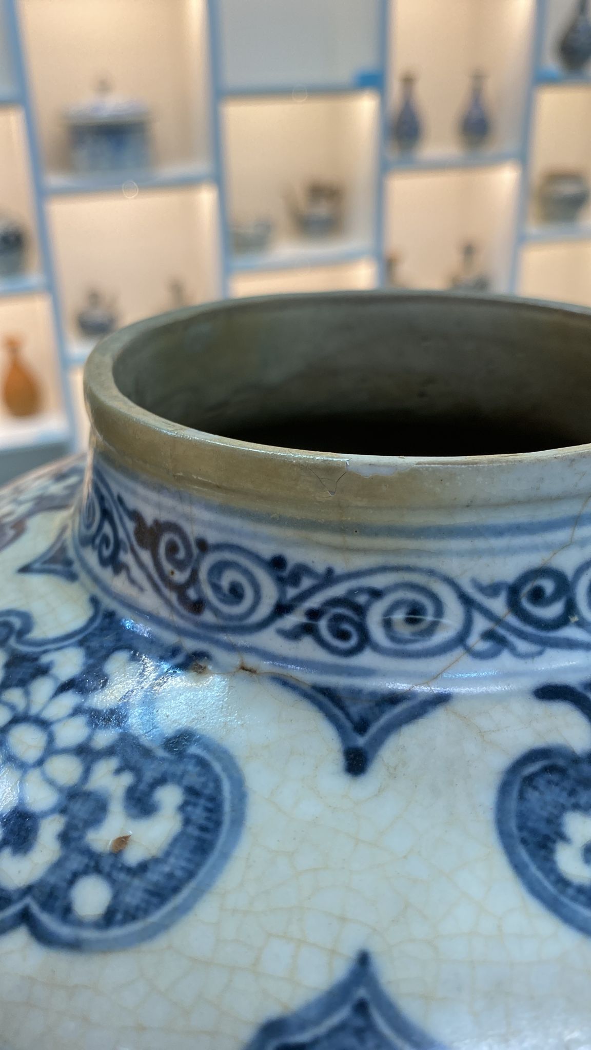 A LARGE VIETNAMESE BLUE AND WHITE BALUSTER JAR - Image 11 of 13