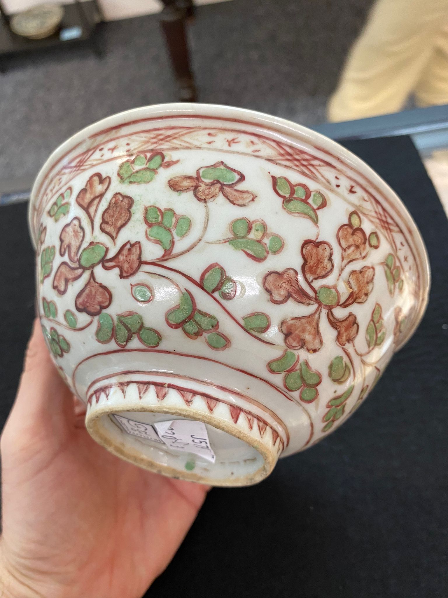 A PAIR OF SWATOW PORCELAIN BOWLS AND A SIMILAR SAUCER - Image 15 of 15
