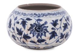 A VIETNAMESE BLUE AND WHITE SPHERICAL JAR