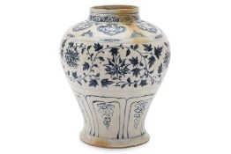 A LARGE VIETNAMESE BLUE AND WHITE BALUSTER JAR