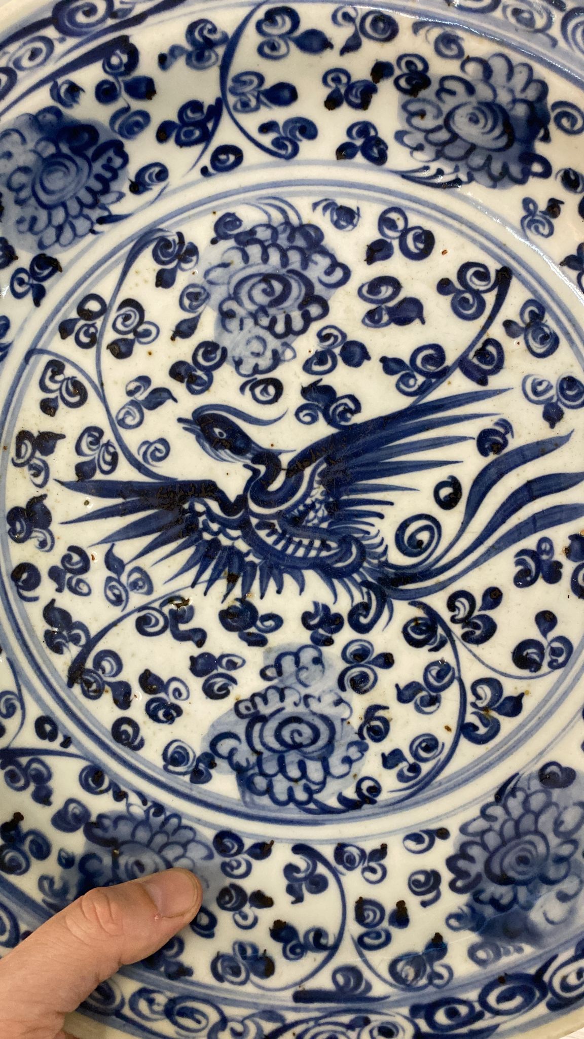 A BLUE AND WHITE PHOENIX DISH - Image 7 of 15
