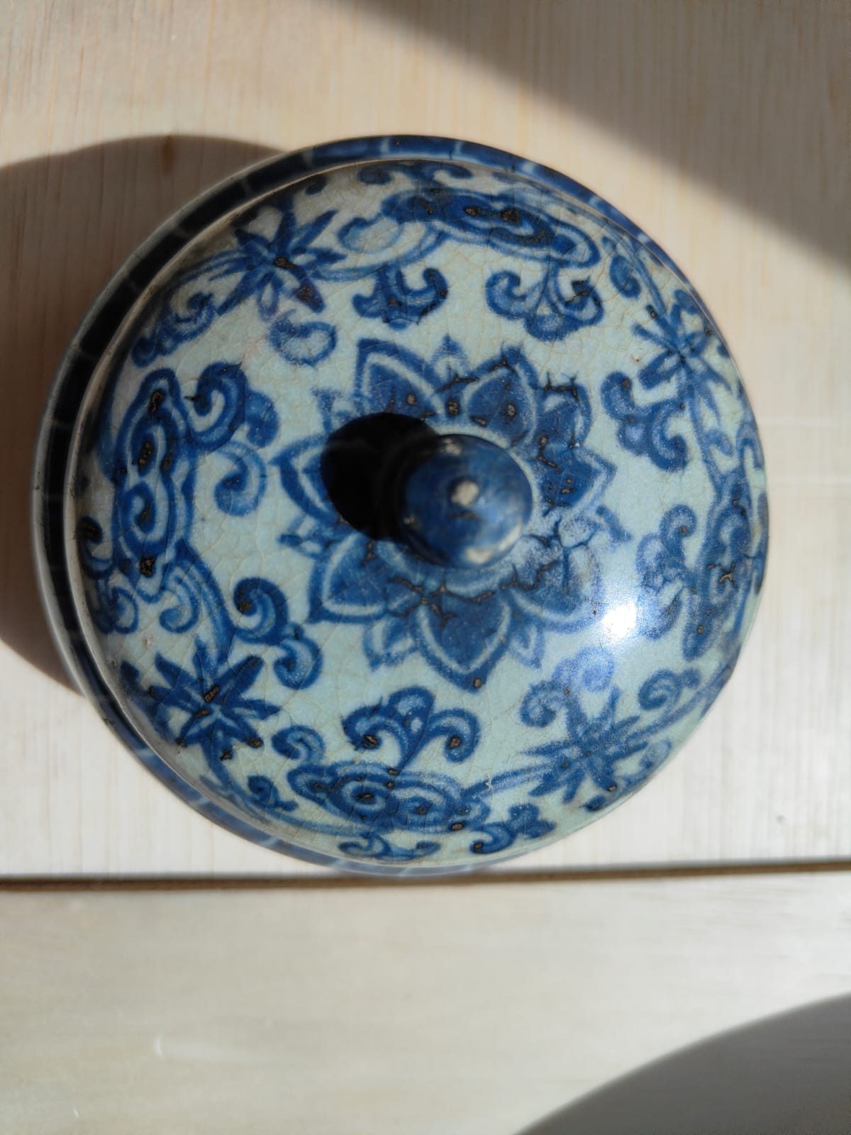 A BLUE AND WHITE PORCELAIN SQUAT BOWL AND COVER - Image 8 of 12