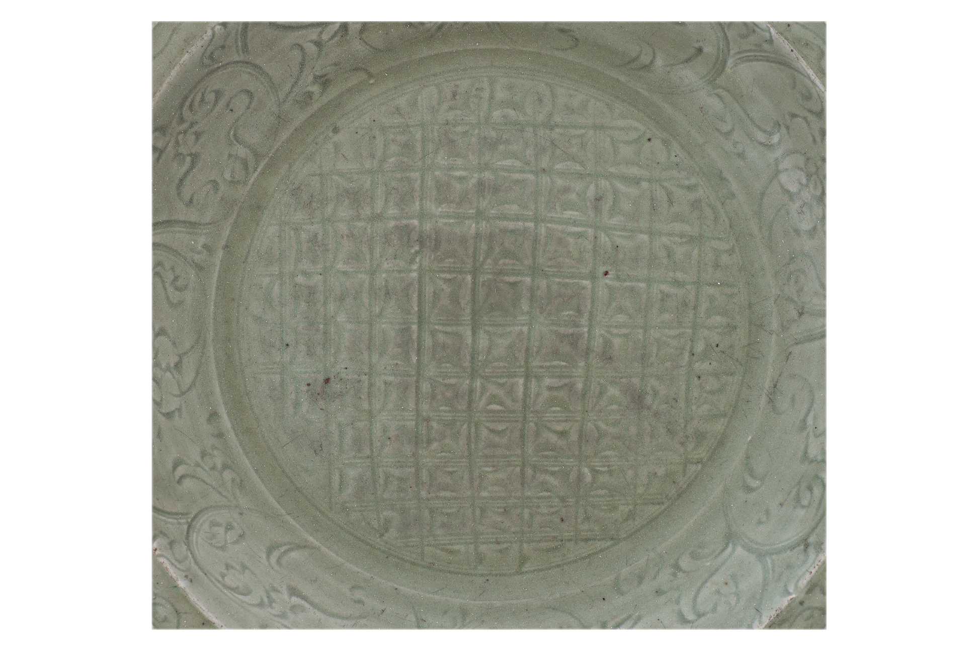 A LARGE CARVED LONGQUAN CELADON DISH - Image 2 of 3