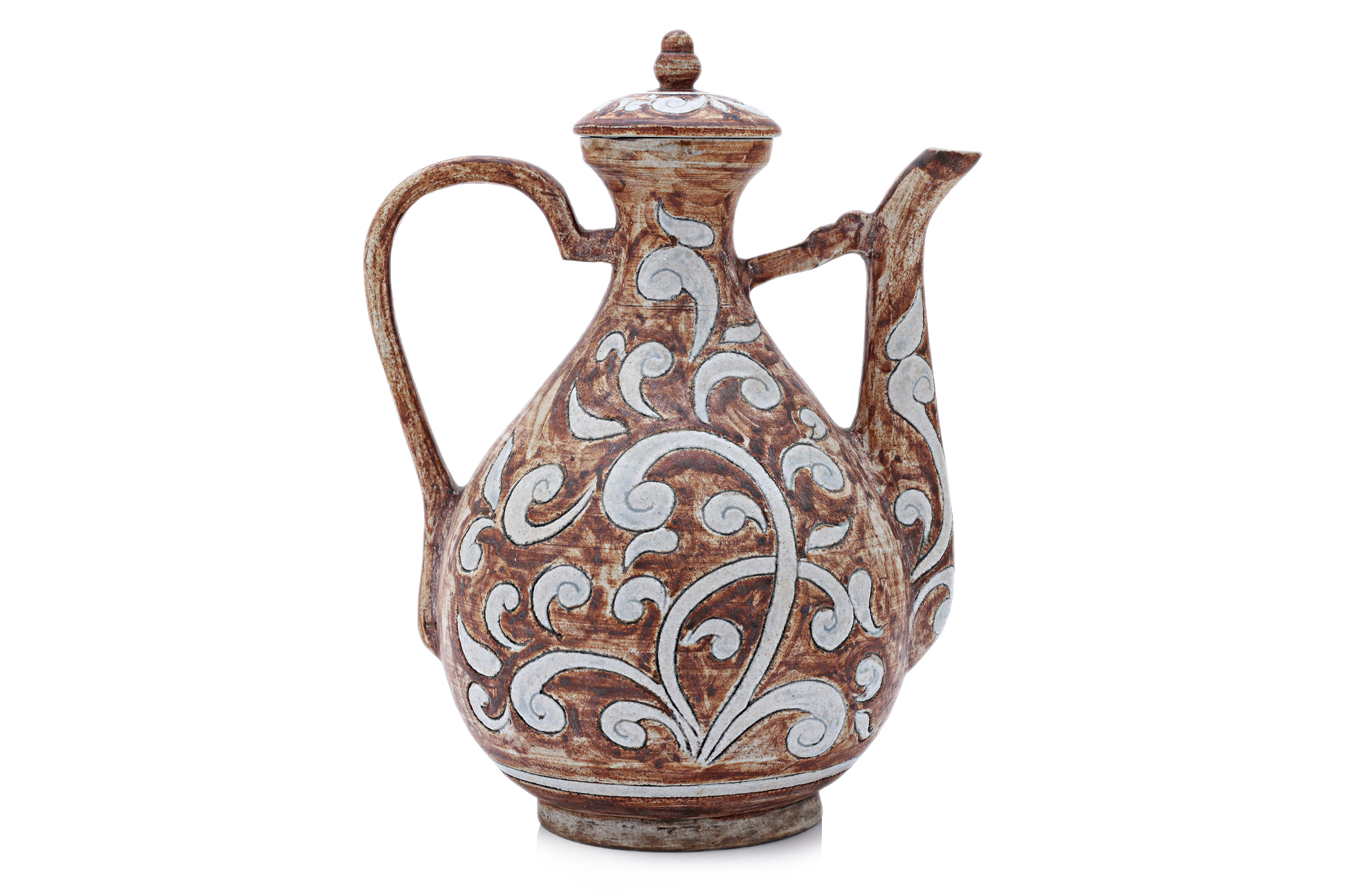 A BROWN AND WHITE SGRAFFITO GLAZED EWER AND COVER - Image 3 of 5