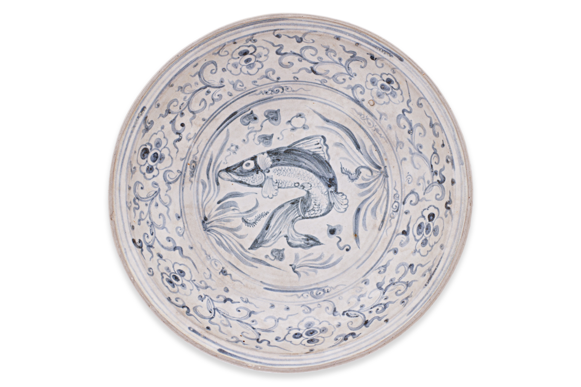 A LARGE VIETNAMESE BLUE AND WHITE DISH WITH LEAPING CARP