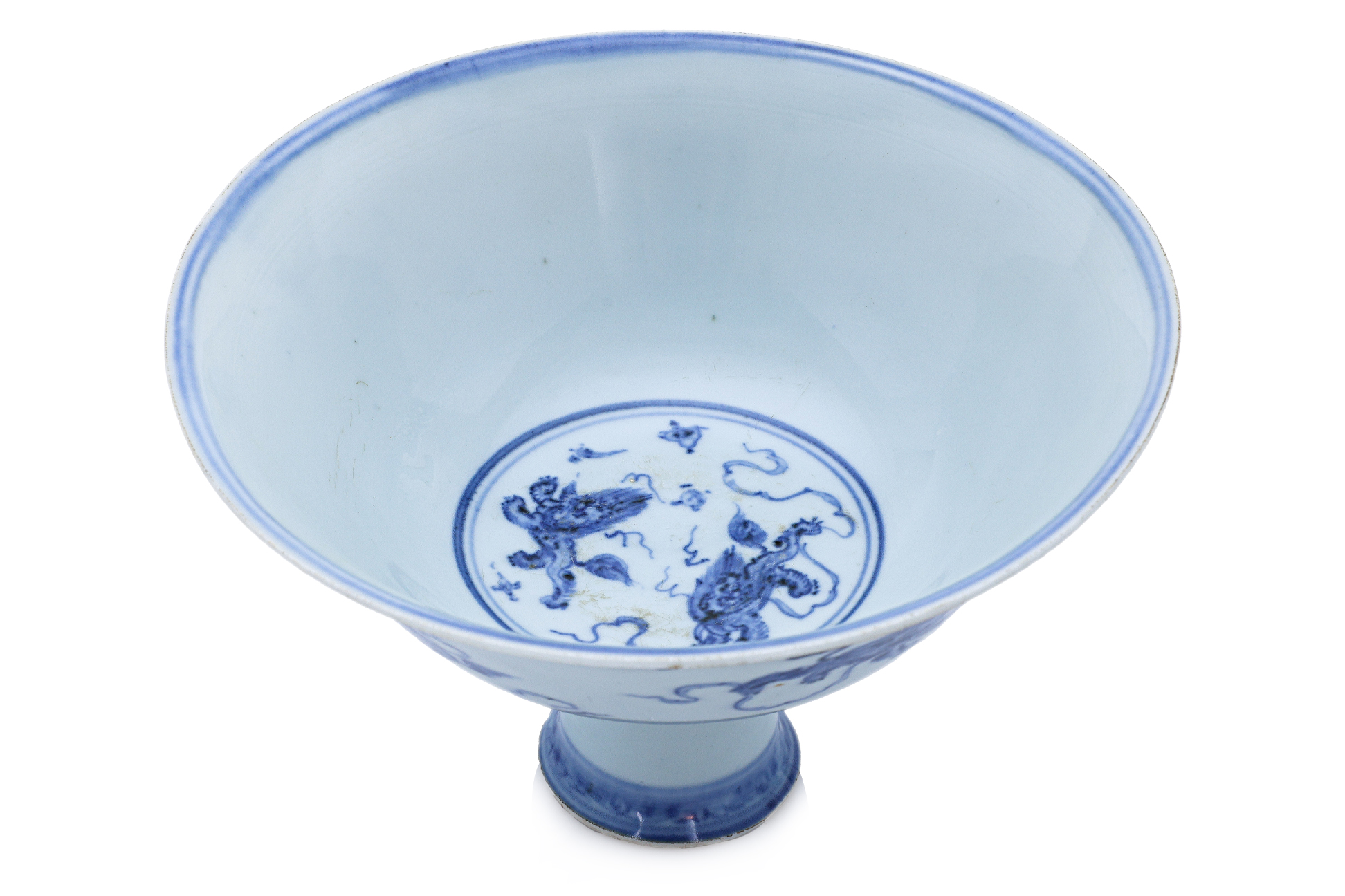 A BLUE AND WHITE BUDDHIST LION STEM BOWL - Image 3 of 17