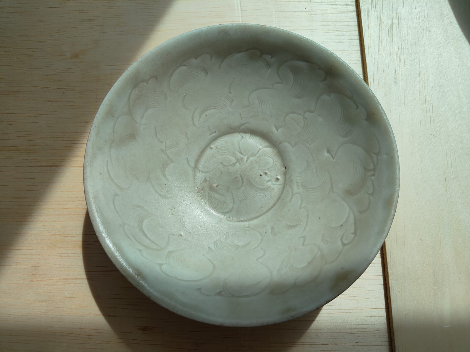 A COMBED QINGBAI SHALLOW BOWL - Image 6 of 7