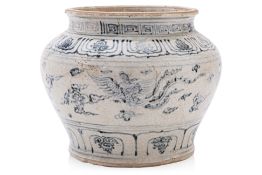 A VIETNAMESE BLUE AND WHITE PHOENIX JAR