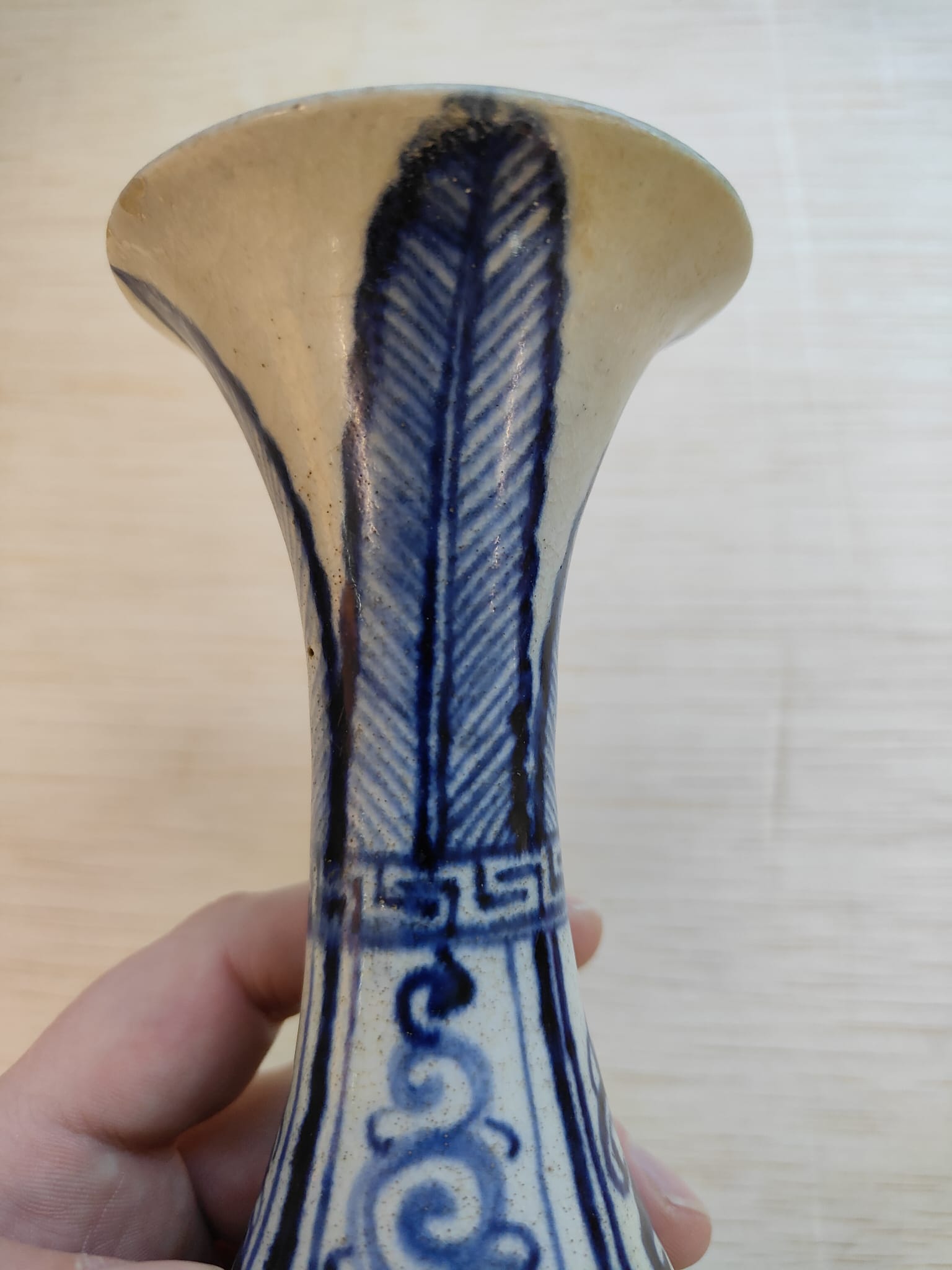A VIETNAMESE BLUE AND WHITE PEAR SHAPED DRAGON VASE - Image 5 of 11