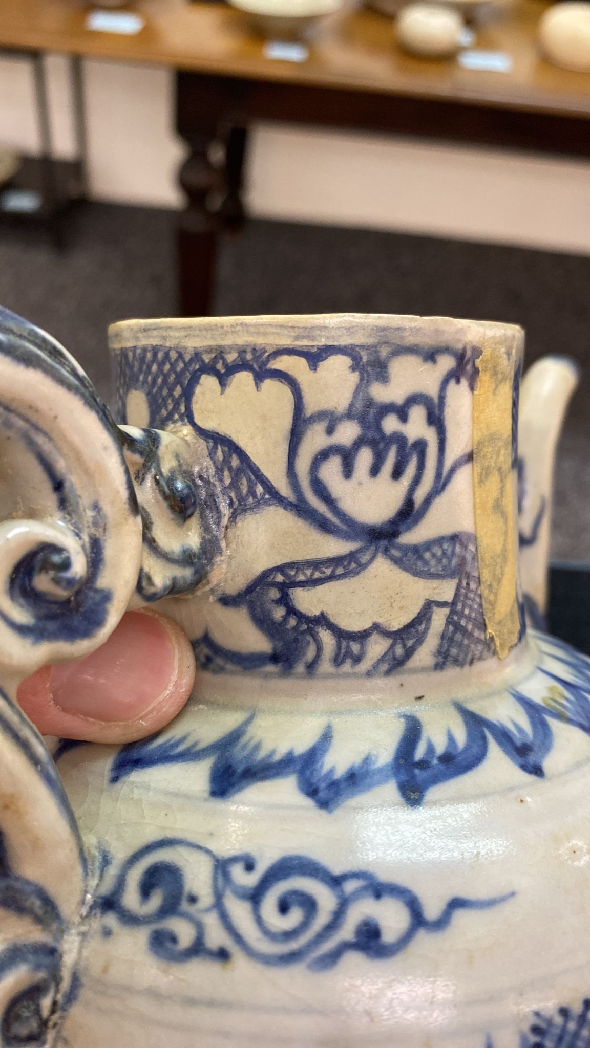 A VIETNAMESE BLUE AND WHITE EWER AND COVER - Image 8 of 15
