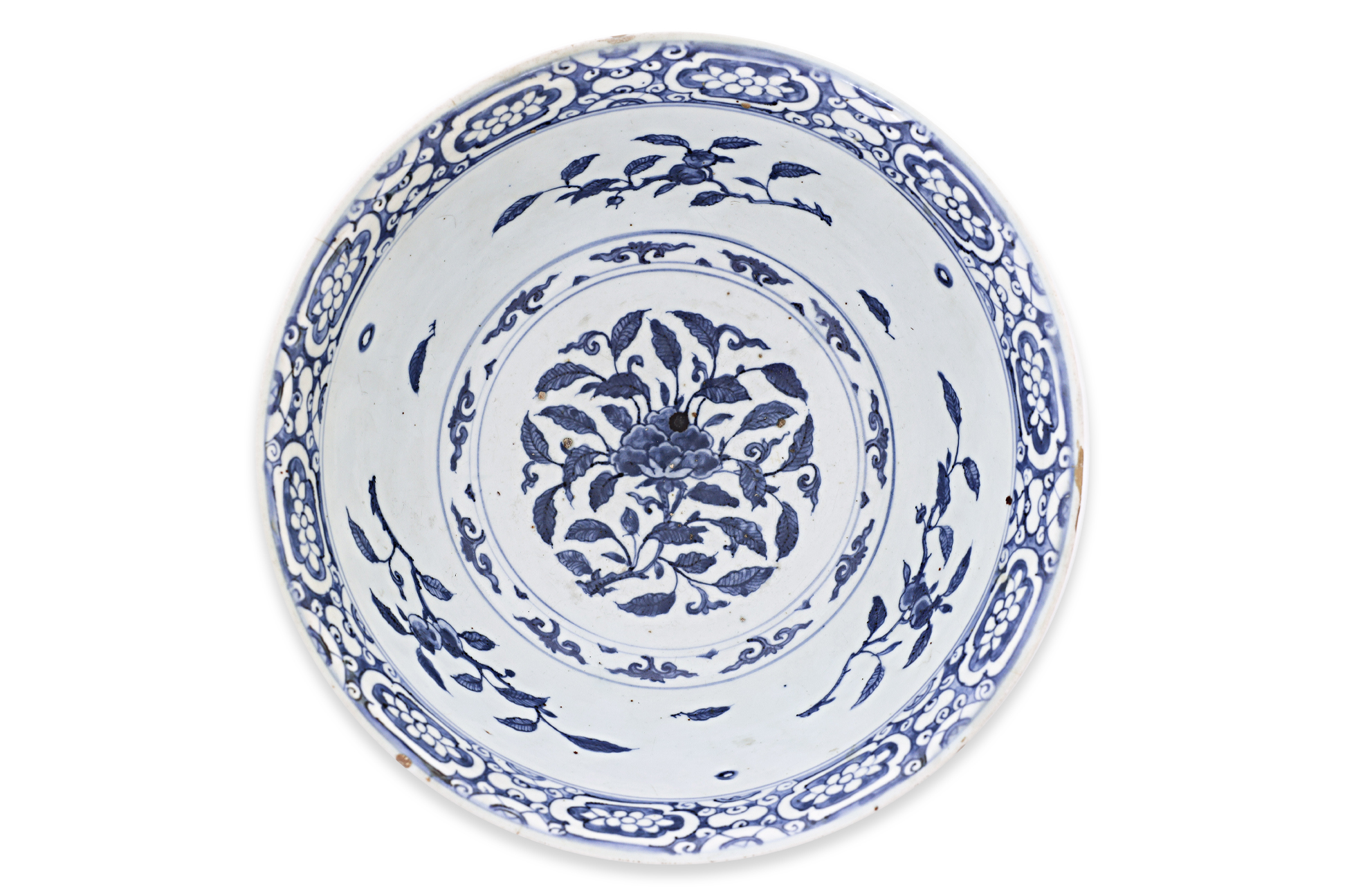 A LARGE BLUE AND WHITE LOTUS AND FRUIT BOWL - Image 2 of 17