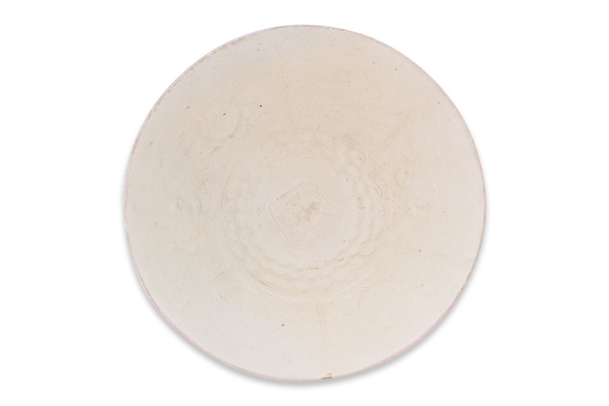 A WHITE GLAZED MOULDED THREE FLOWERS BOWL - Image 2 of 12