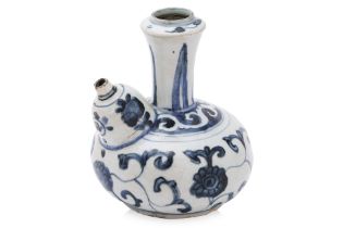 A BLUE AND WHITE PORCELAIN KENDI