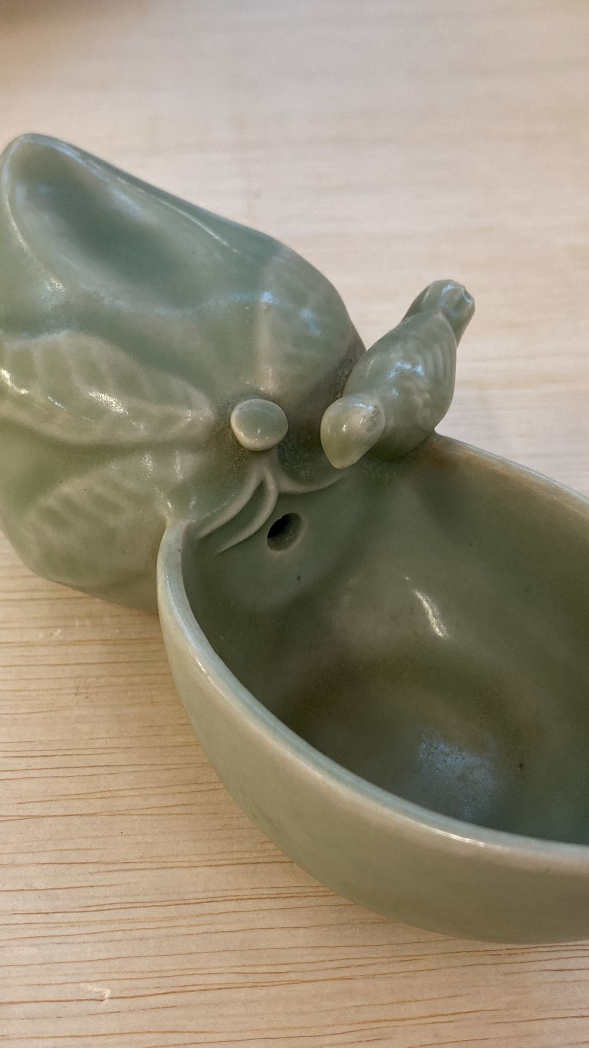 A CELADON PEACH-FORM WATER DROPPER AND WASHER - Image 6 of 12