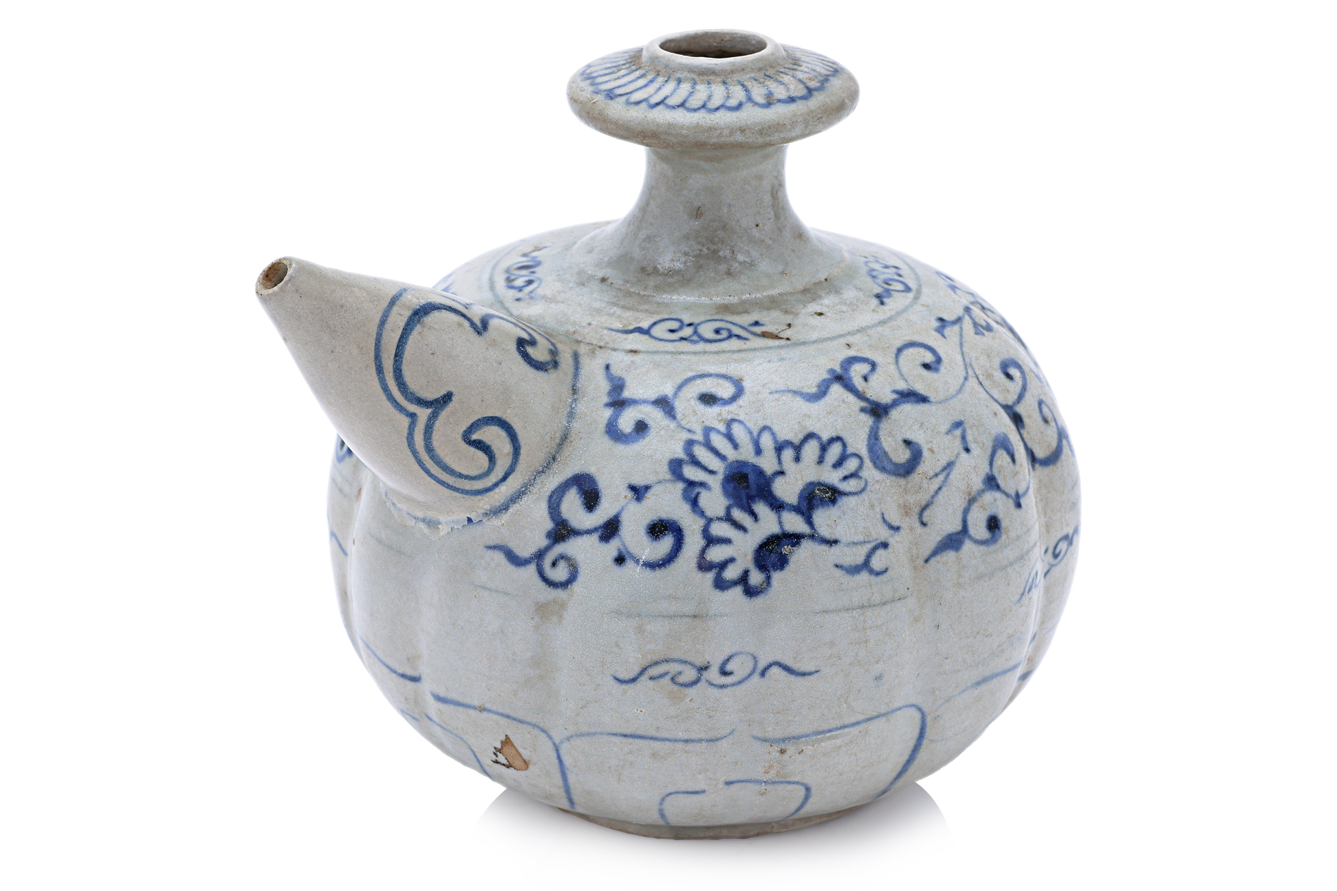 A VIETNAMESE BLUE AND WHITE KENDI