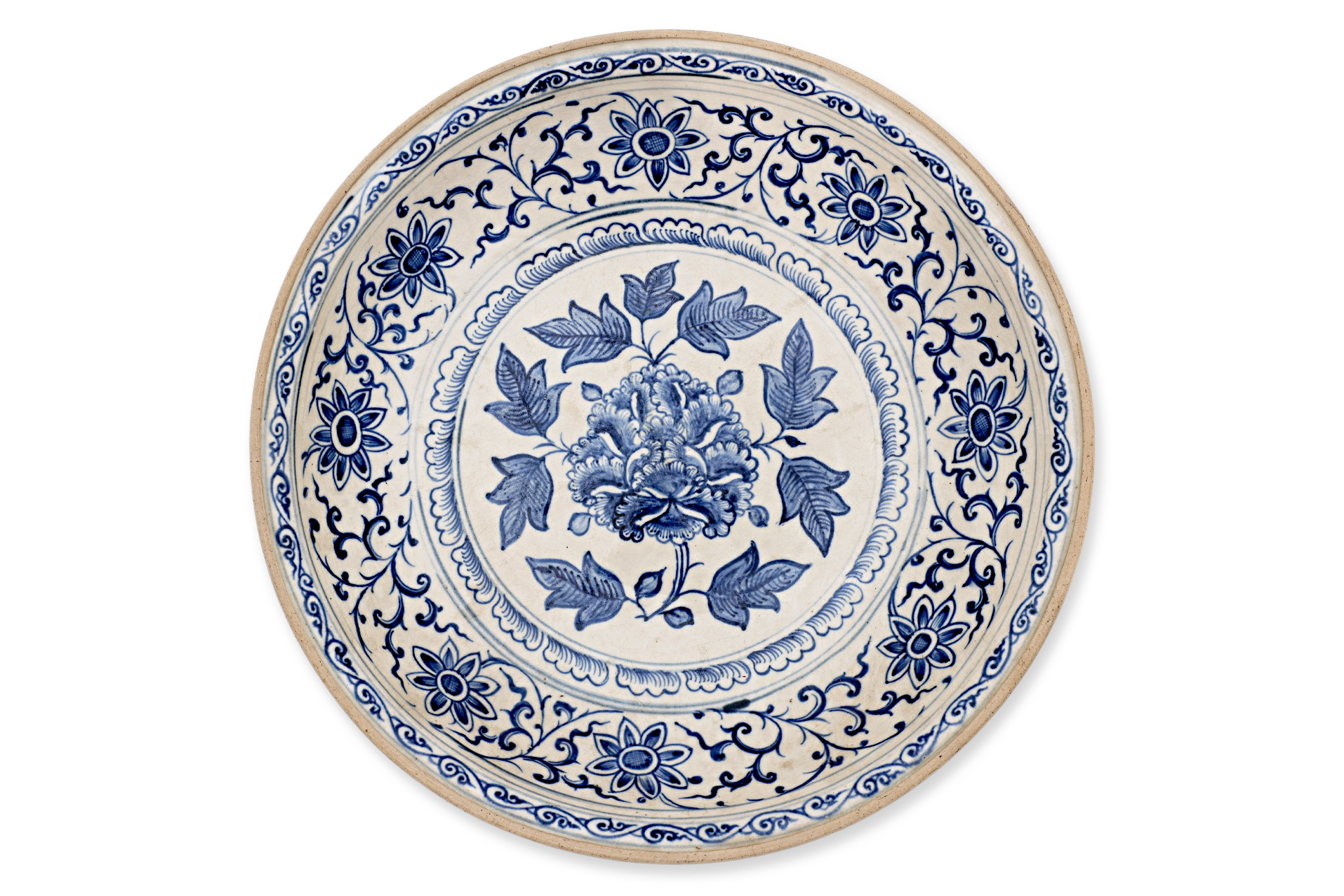 A LARGE VIETNAMESE BLUE AND WHITE PEONY DISH