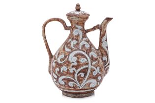 A BROWN AND WHITE SGRAFFITO GLAZED EWER AND COVER