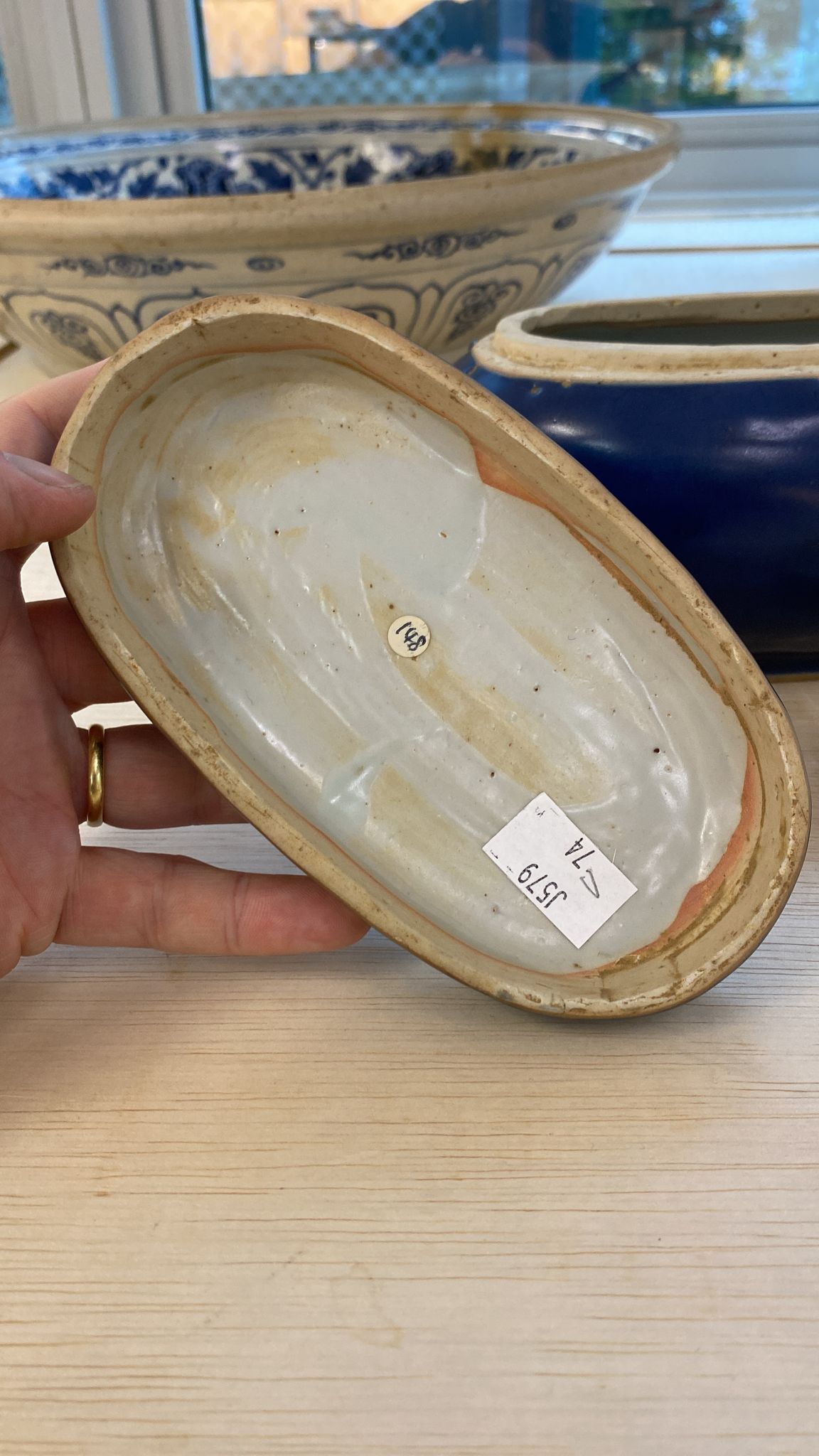 A MONOCHROME BLUE-GLAZED OVAL BOX, COVER AND LINER - Image 16 of 18