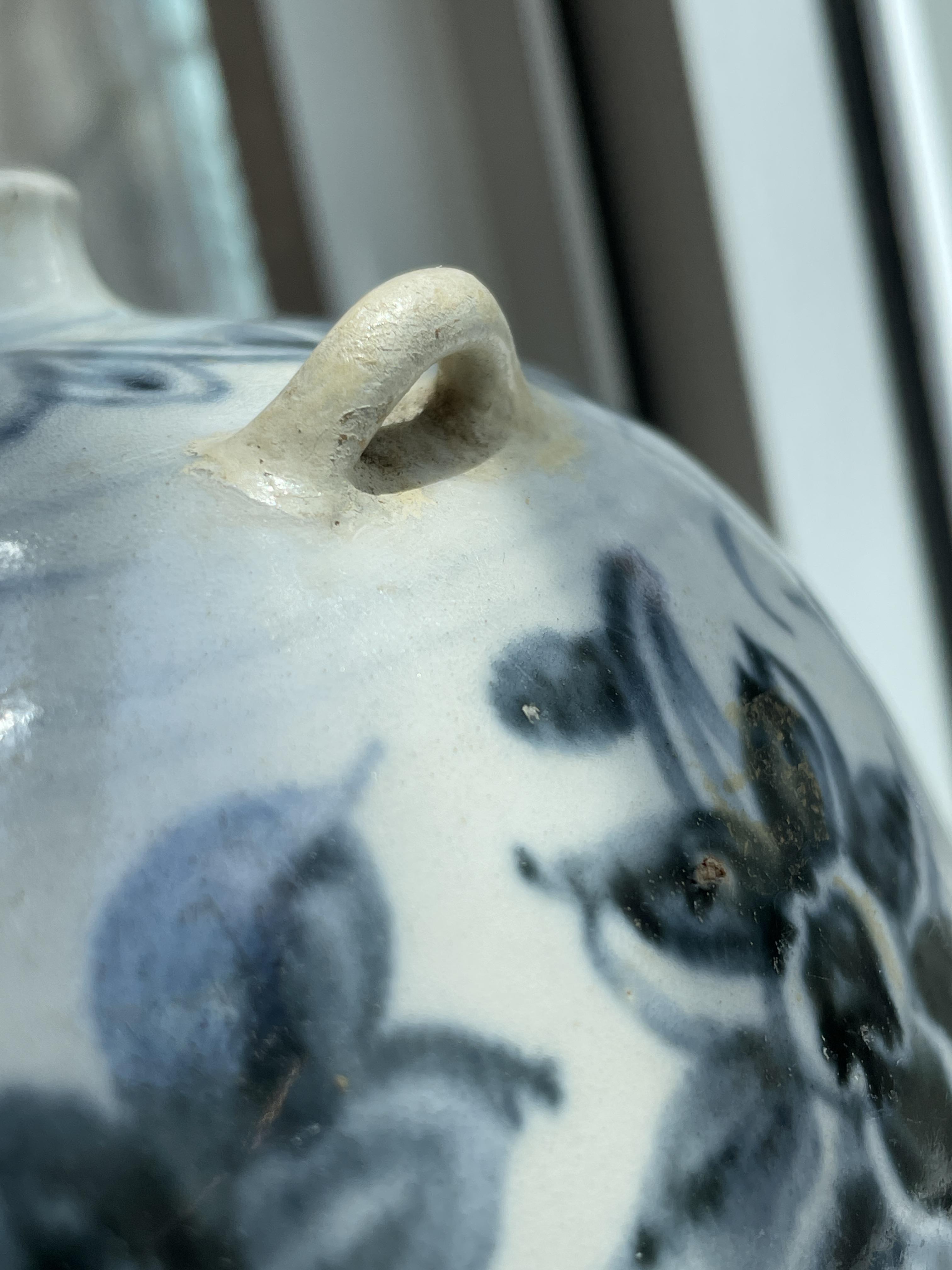 A VIETNAMESE BLUE AND WHITE JAR - Image 5 of 10