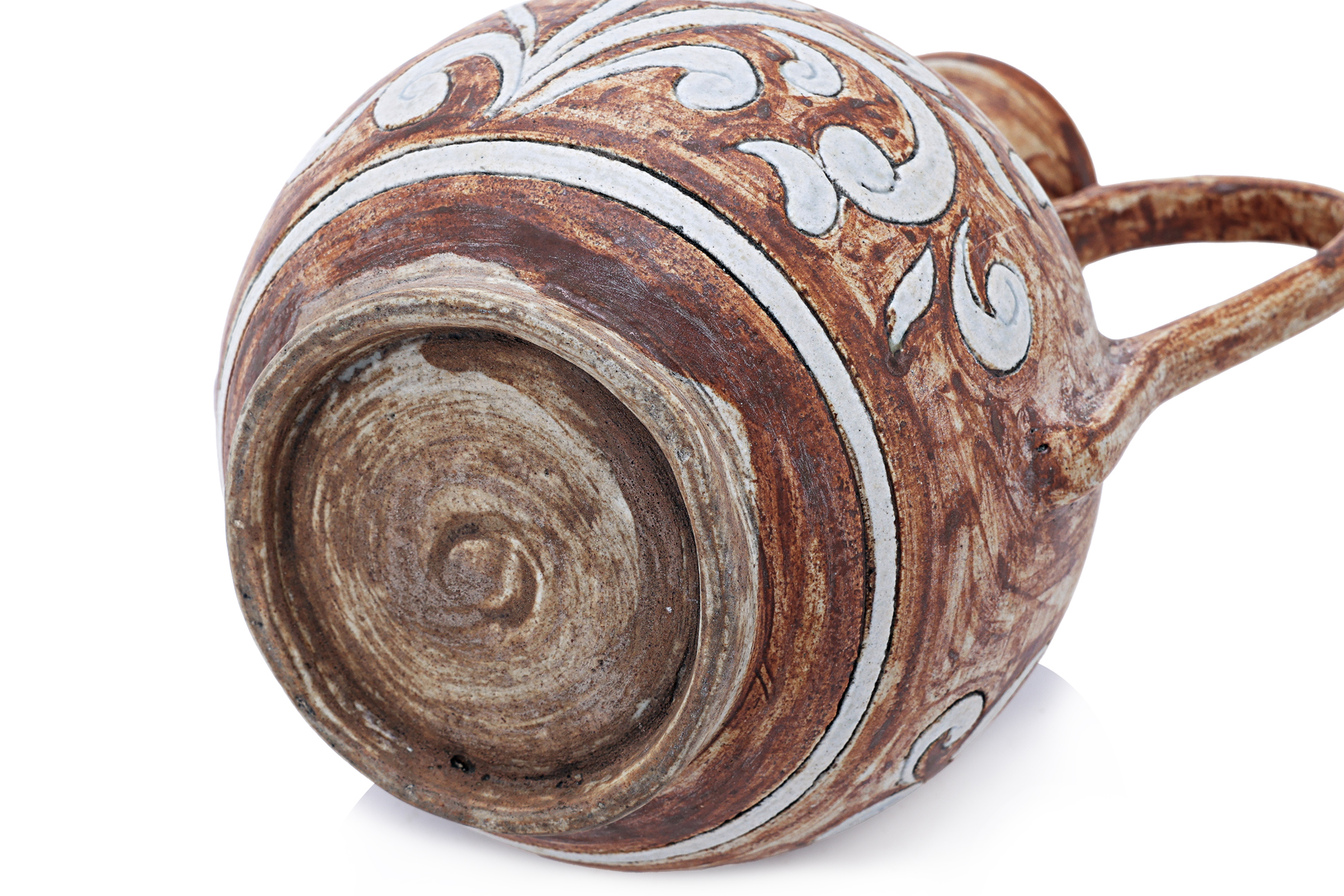A BROWN AND WHITE SGRAFFITO GLAZED EWER AND COVER - Image 5 of 5