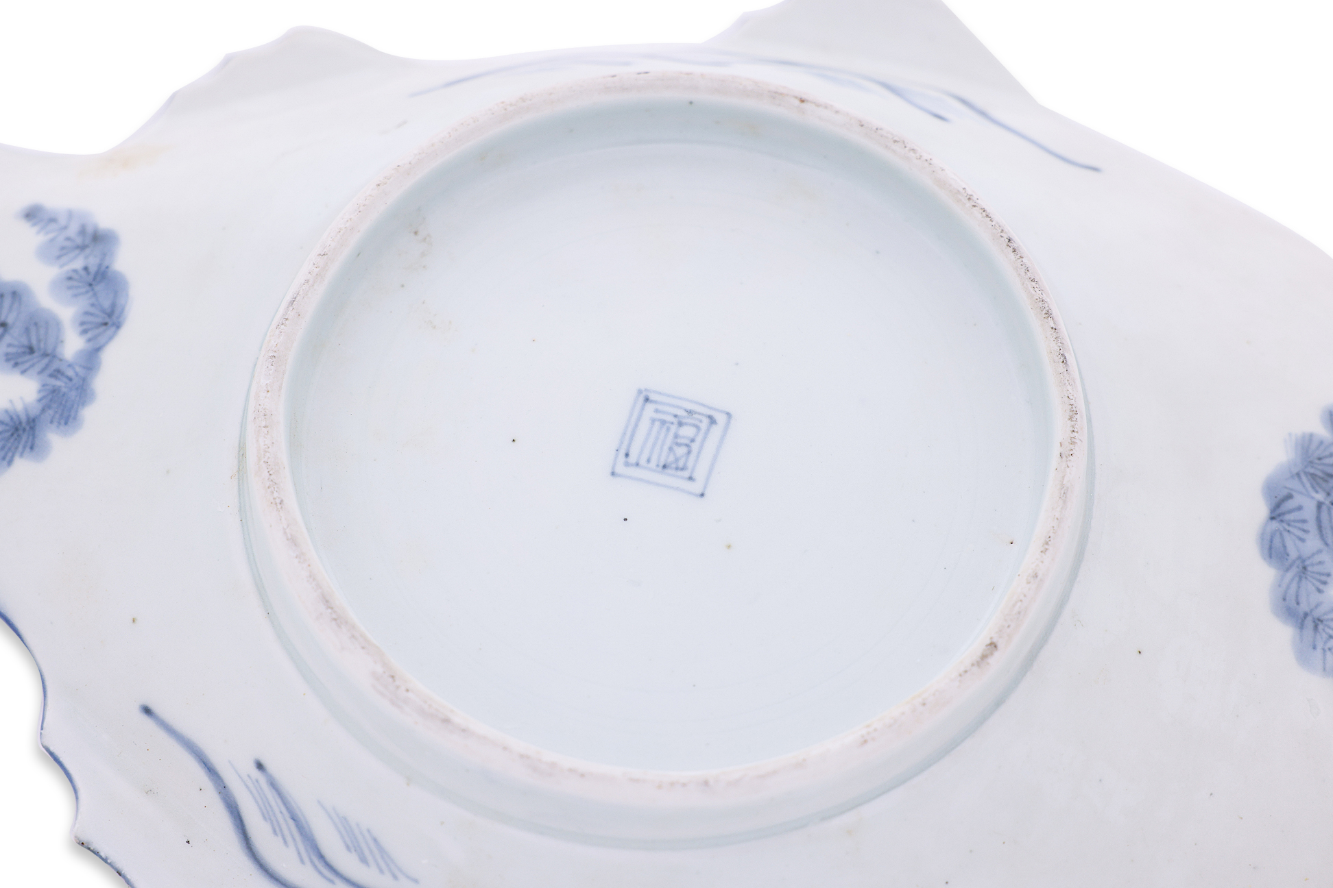 A BLUE AND WHITE FISH FORM DISH - Image 3 of 4
