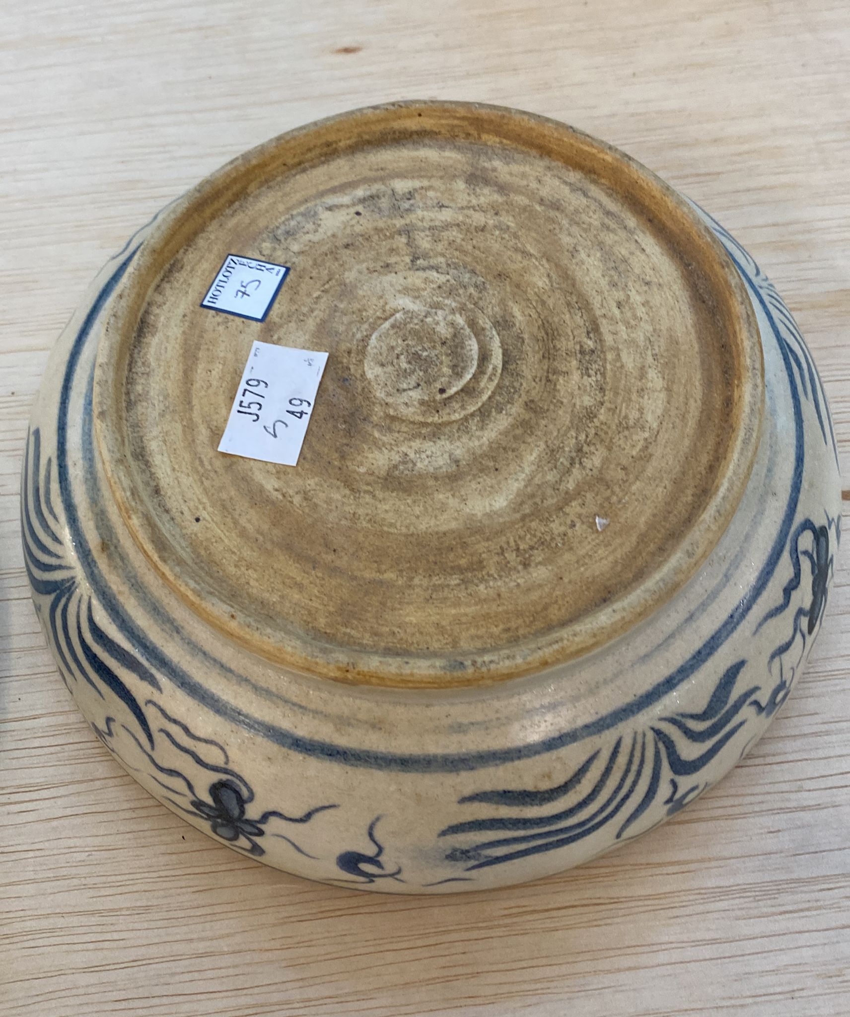 A VIETNAMESE BLUE AND WHITE CIRCULAR FISH BOX AND COVER - Image 11 of 11