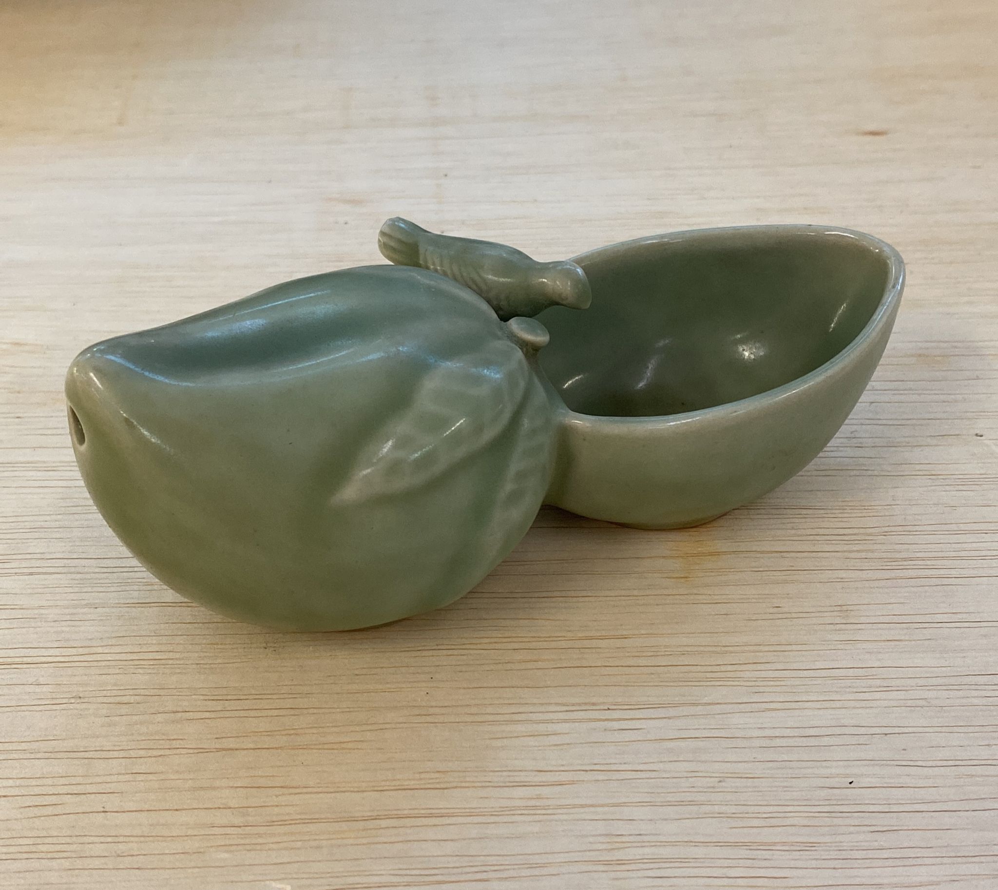 A CELADON PEACH-FORM WATER DROPPER AND WASHER - Image 5 of 12
