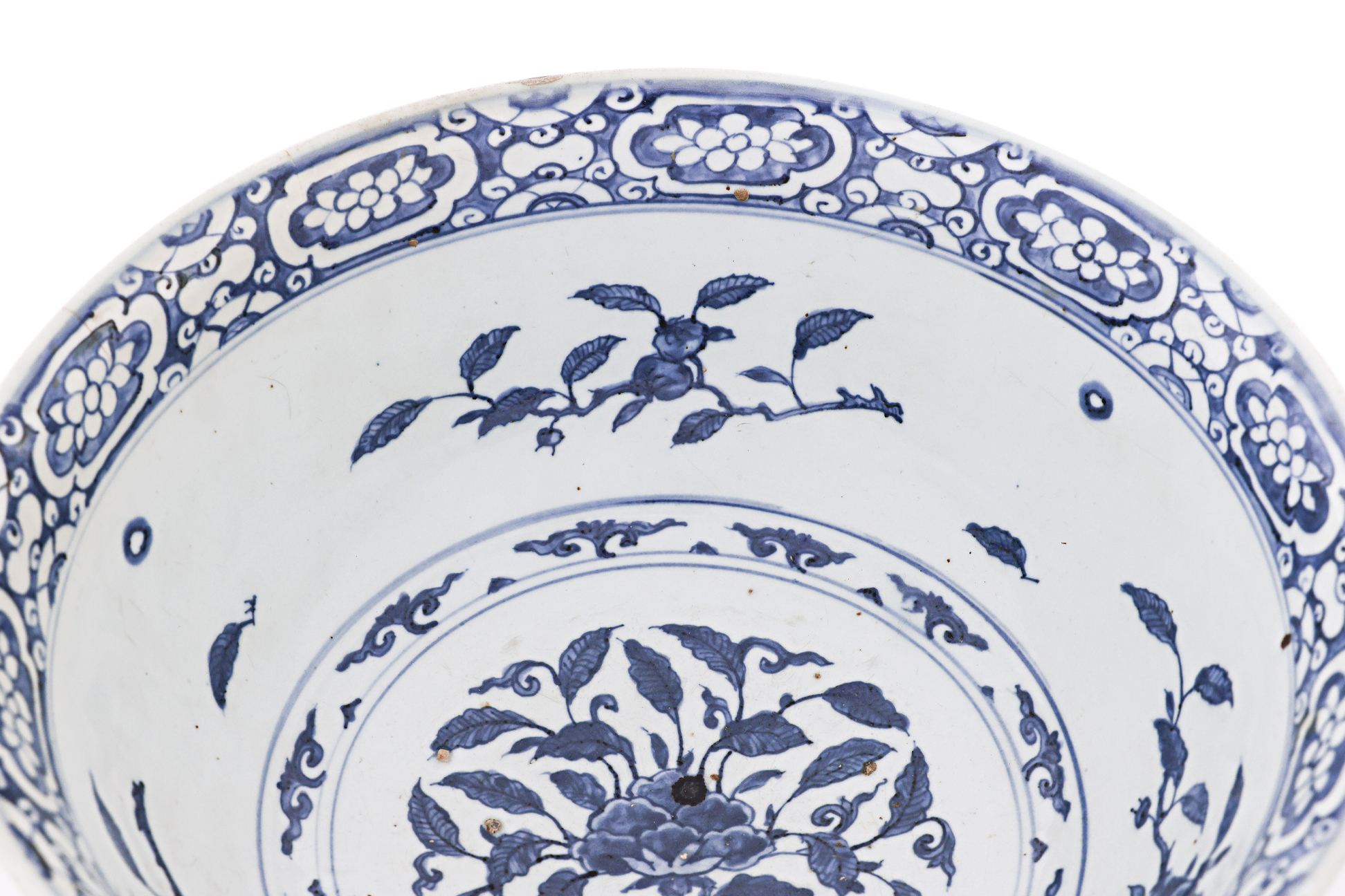 A LARGE BLUE AND WHITE LOTUS AND FRUIT BOWL - Image 3 of 17