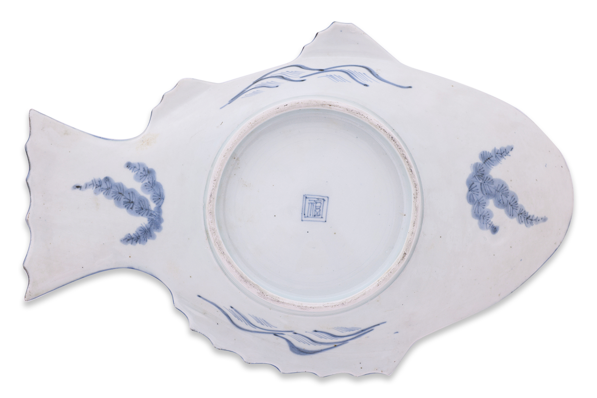 A BLUE AND WHITE FISH FORM DISH - Image 2 of 4
