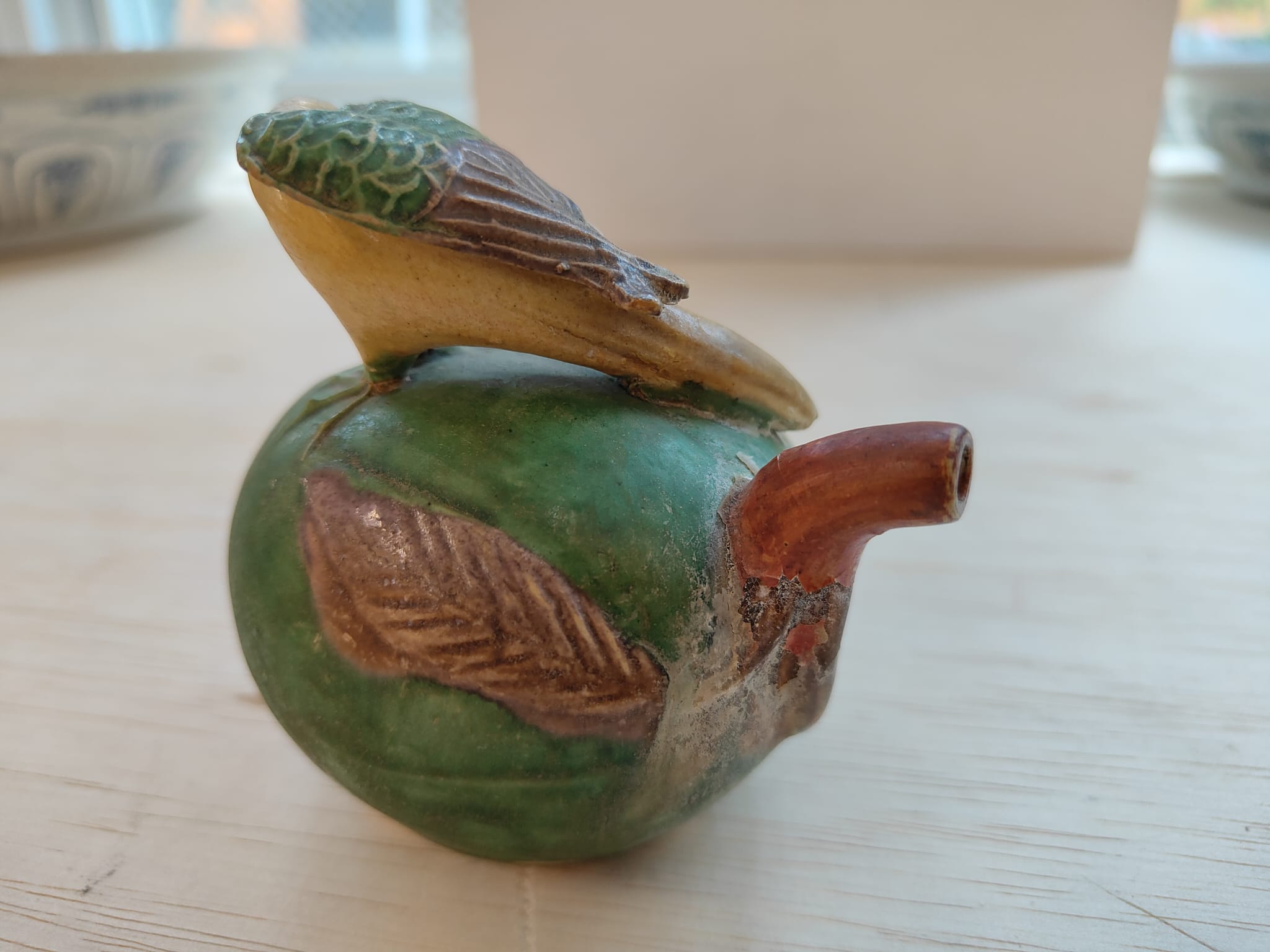 A SANCAI GLAZED PEACH SHAPED WATER DROPPER - Image 7 of 10