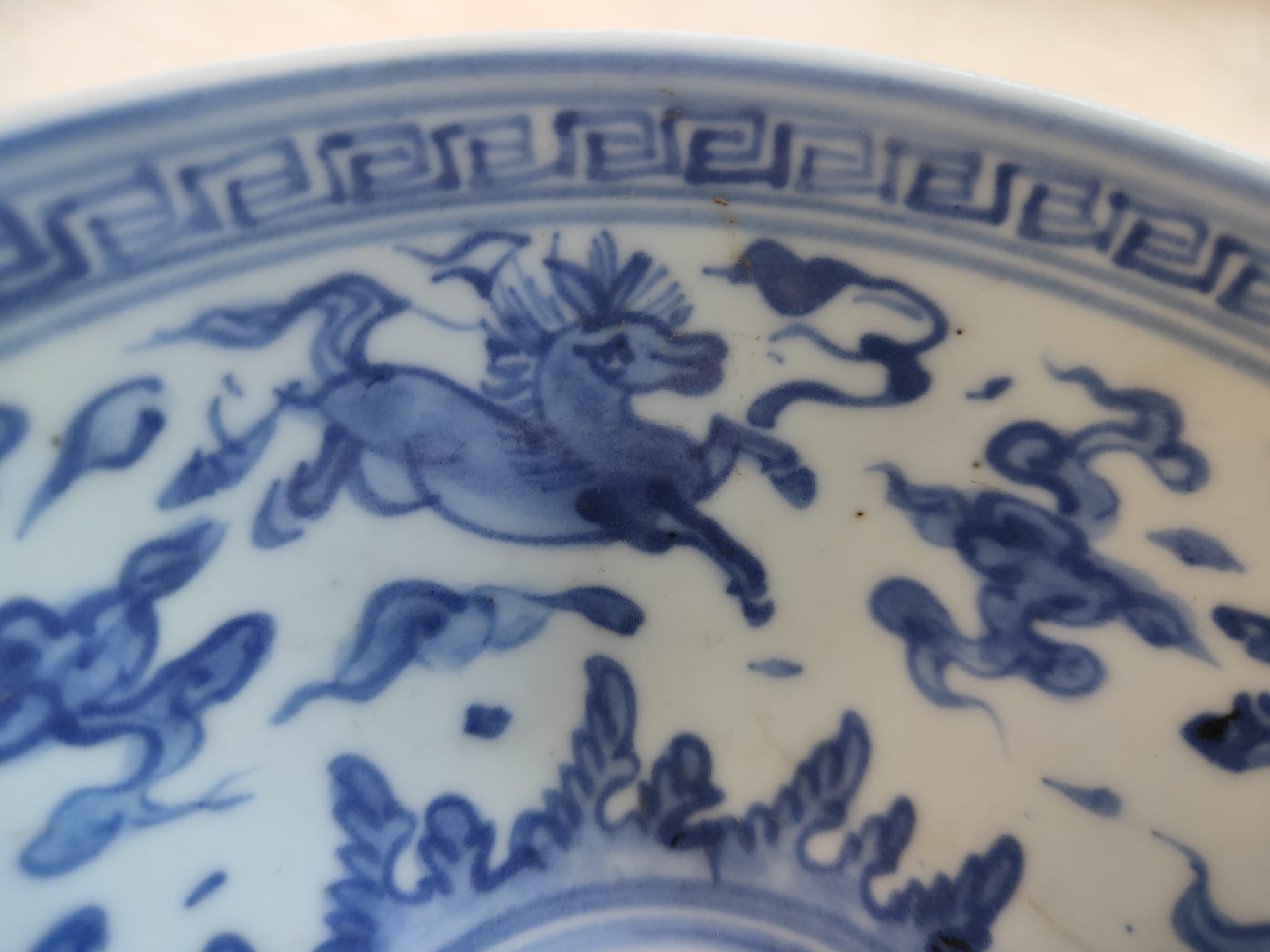 A BLUE AND WHITE PORCELAIN 'FLYING HORSES' BOWL - Image 9 of 9