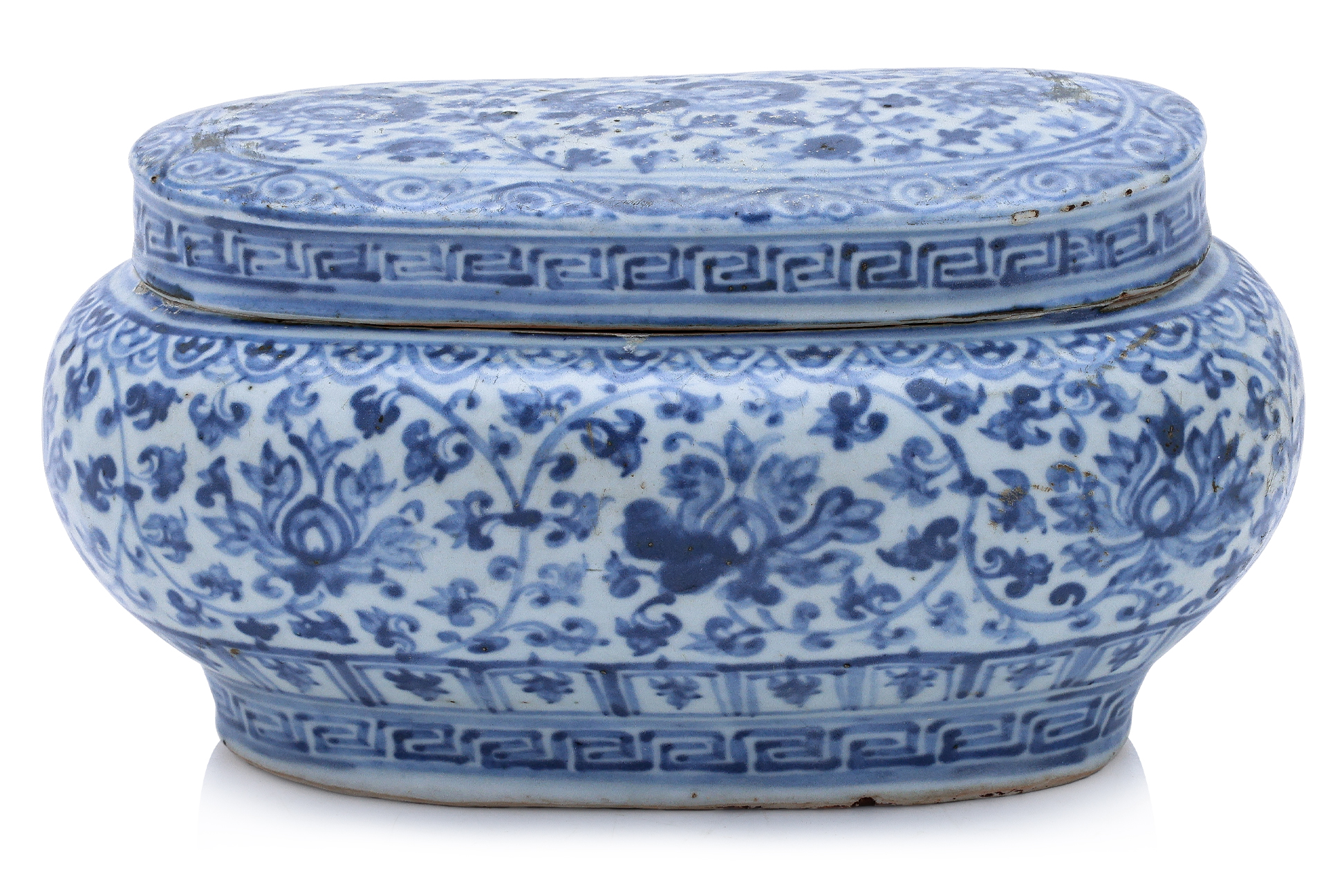 A BLUE AND WHITE OVAL BOX, COVER AND LINER - Image 2 of 17