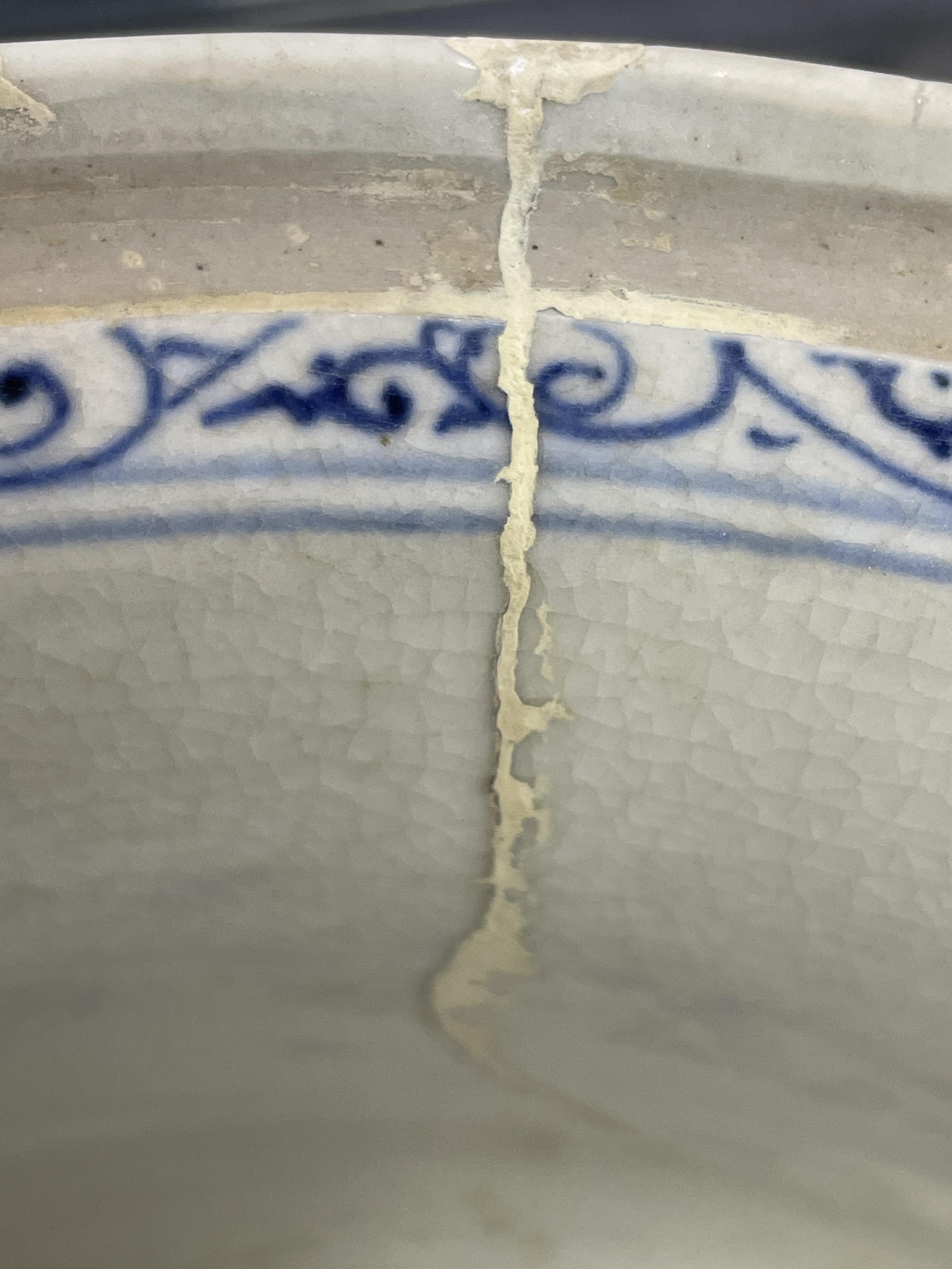 A LARGE AND RARE VIETNAMESE BLUE AND WHITE BOWL AND COVER - Image 11 of 29