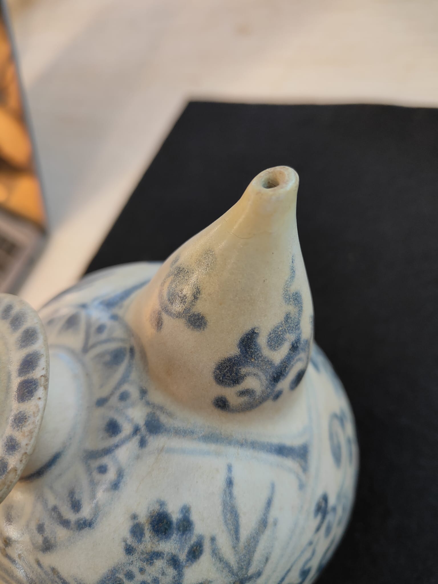 A VIETNAMESE BLUE AND WHITE CRANE DECORATED KENDI - Image 8 of 9