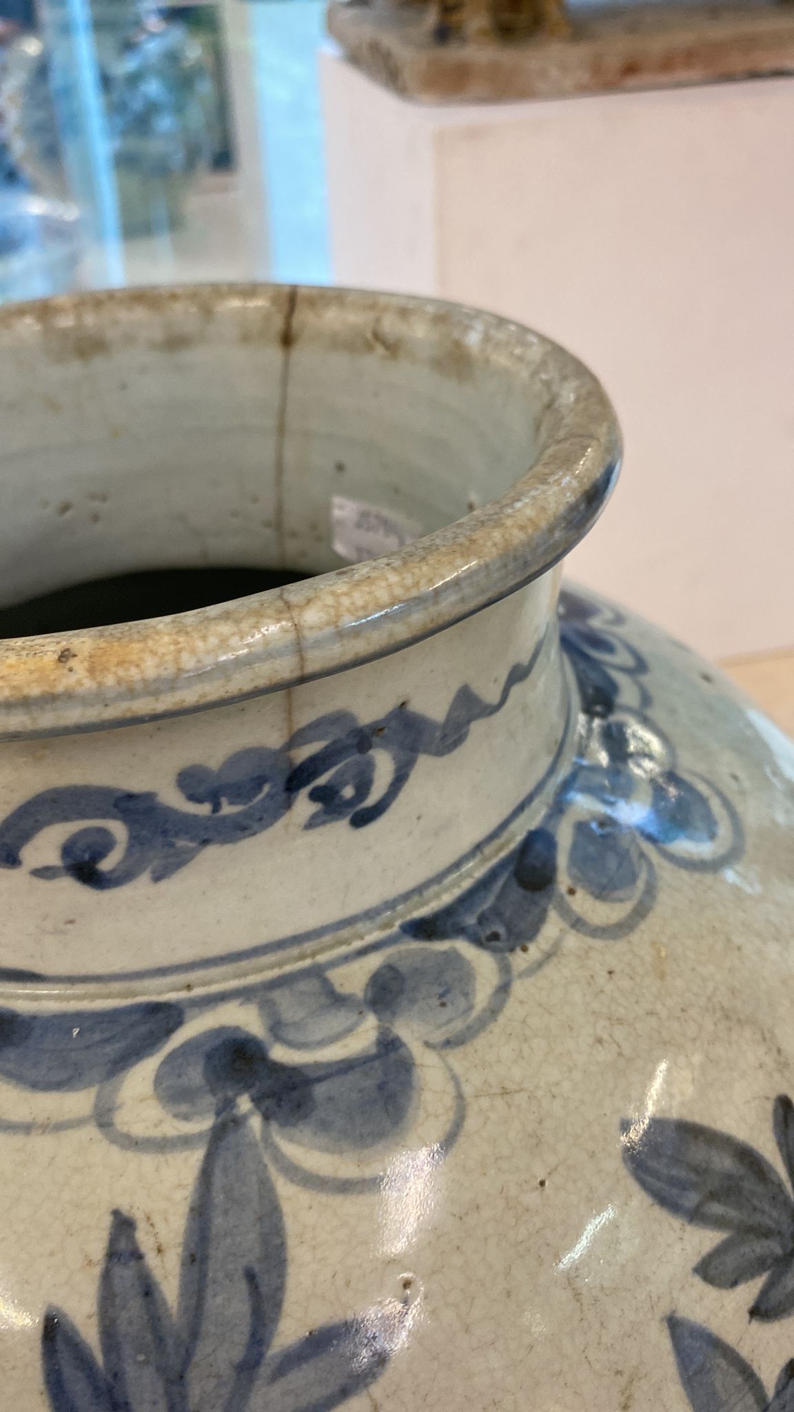 A LARGE KOREAN BLUE AND WHITE PEONY JAR - Image 7 of 11